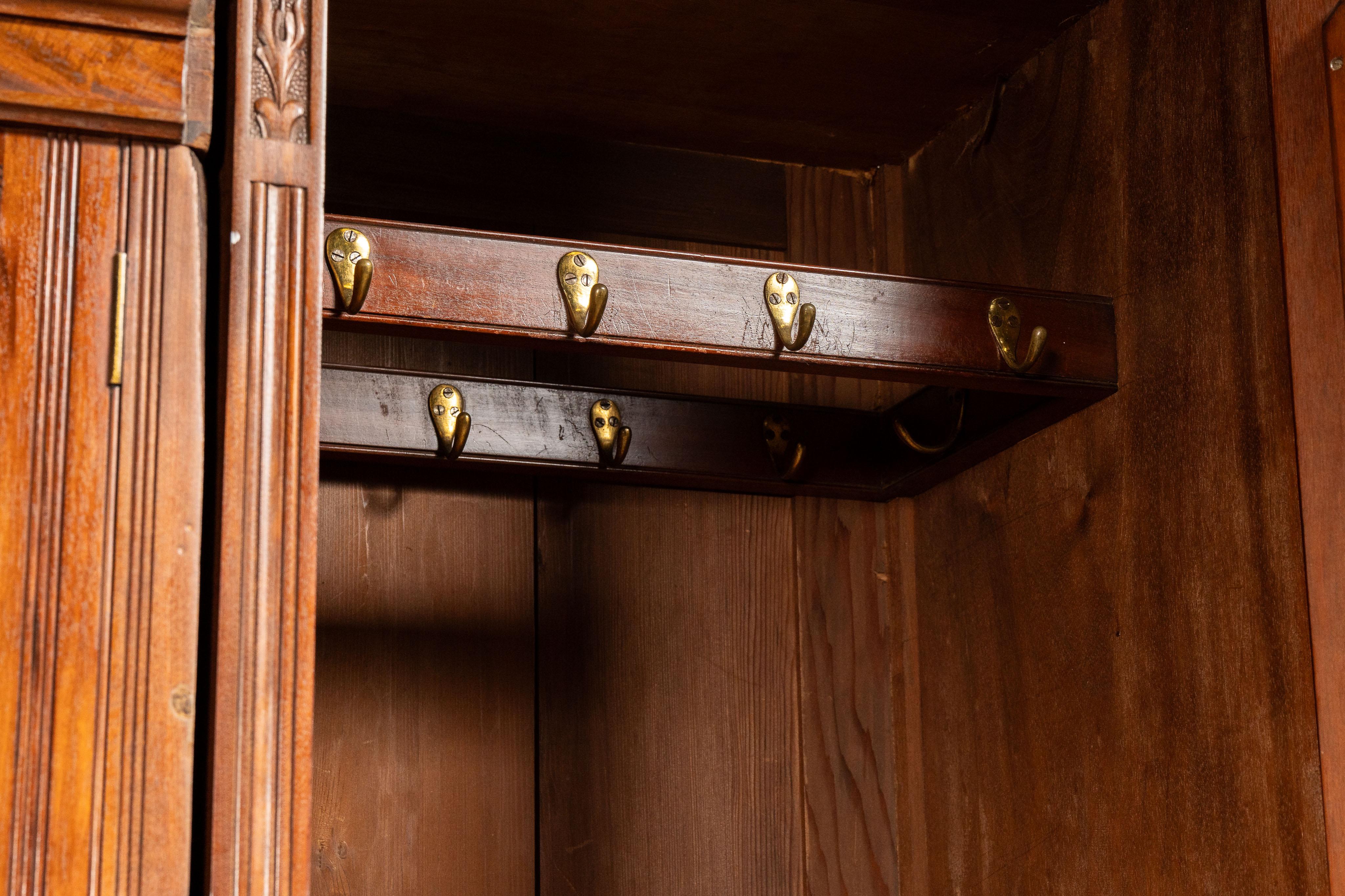 c. 1880 Arts & Crafts 3-Section Cabinet by Edwards & Sons in vendita 13