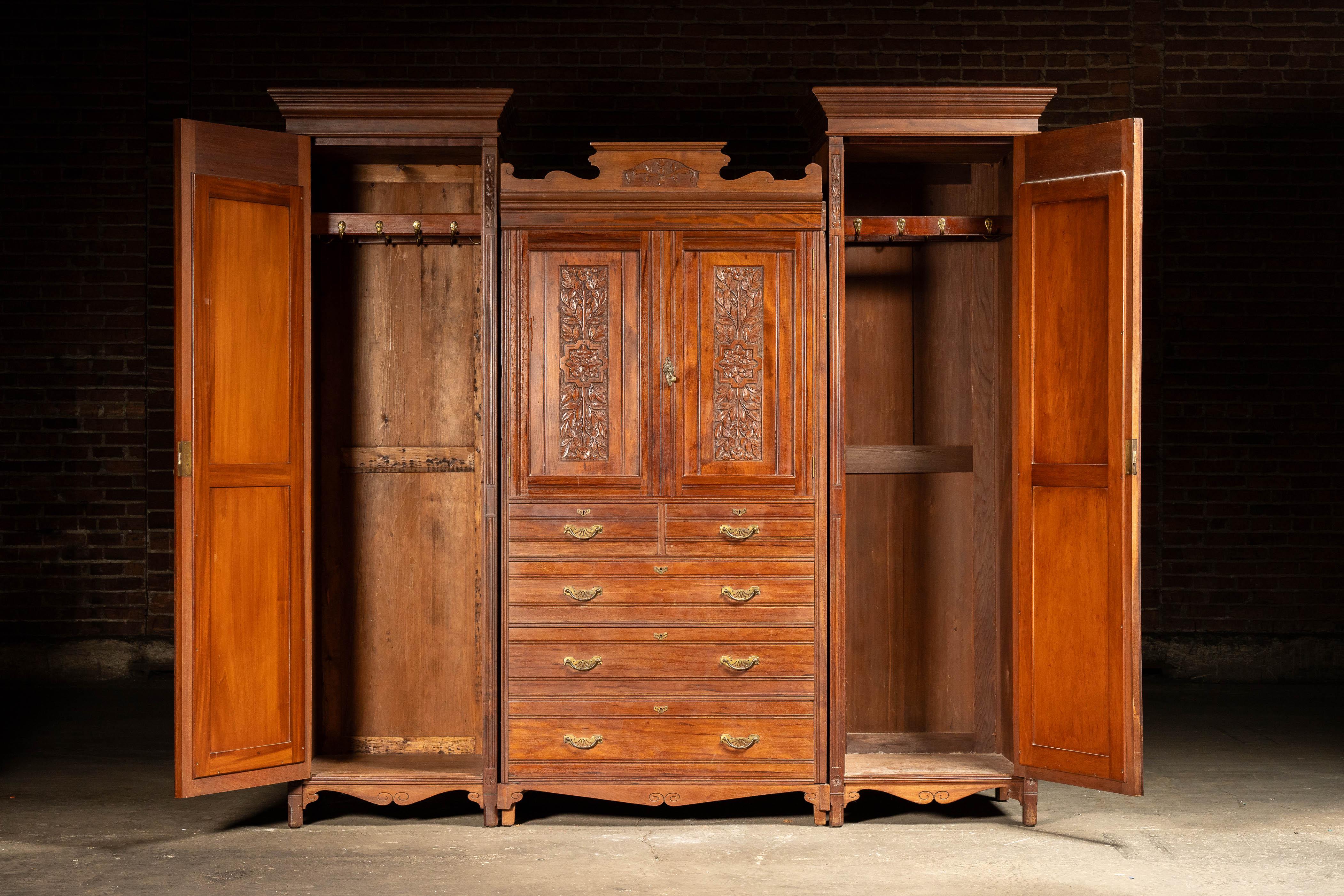 Arts and Crafts c. 1880 Arts & Crafts 3-Section Cabinet by Edwards & Sons in vendita