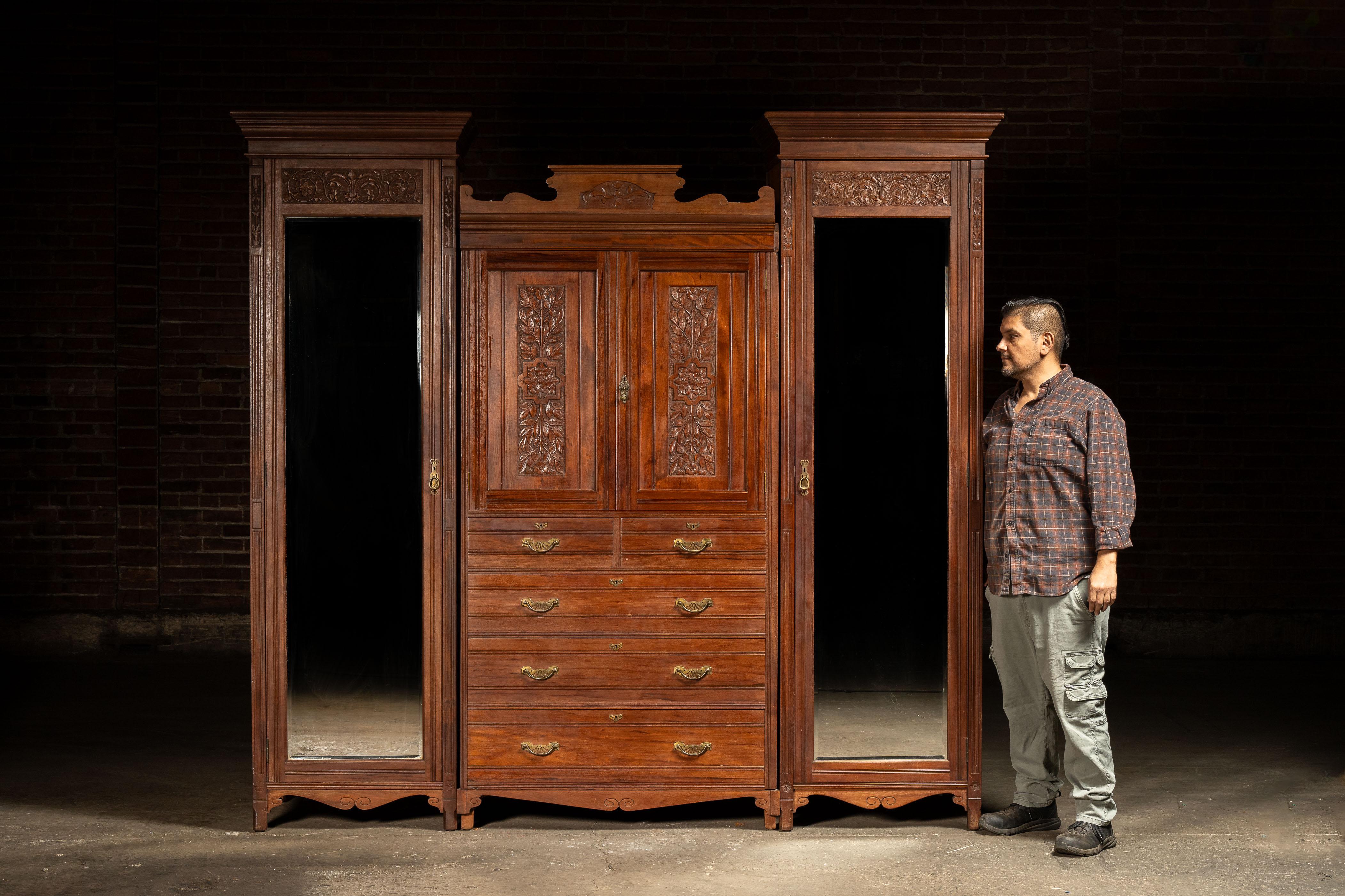 c. 1880 Arts & Crafts 3-Section Cabinet by Edwards & Sons In condizioni buone in vendita a Dekalb, IL