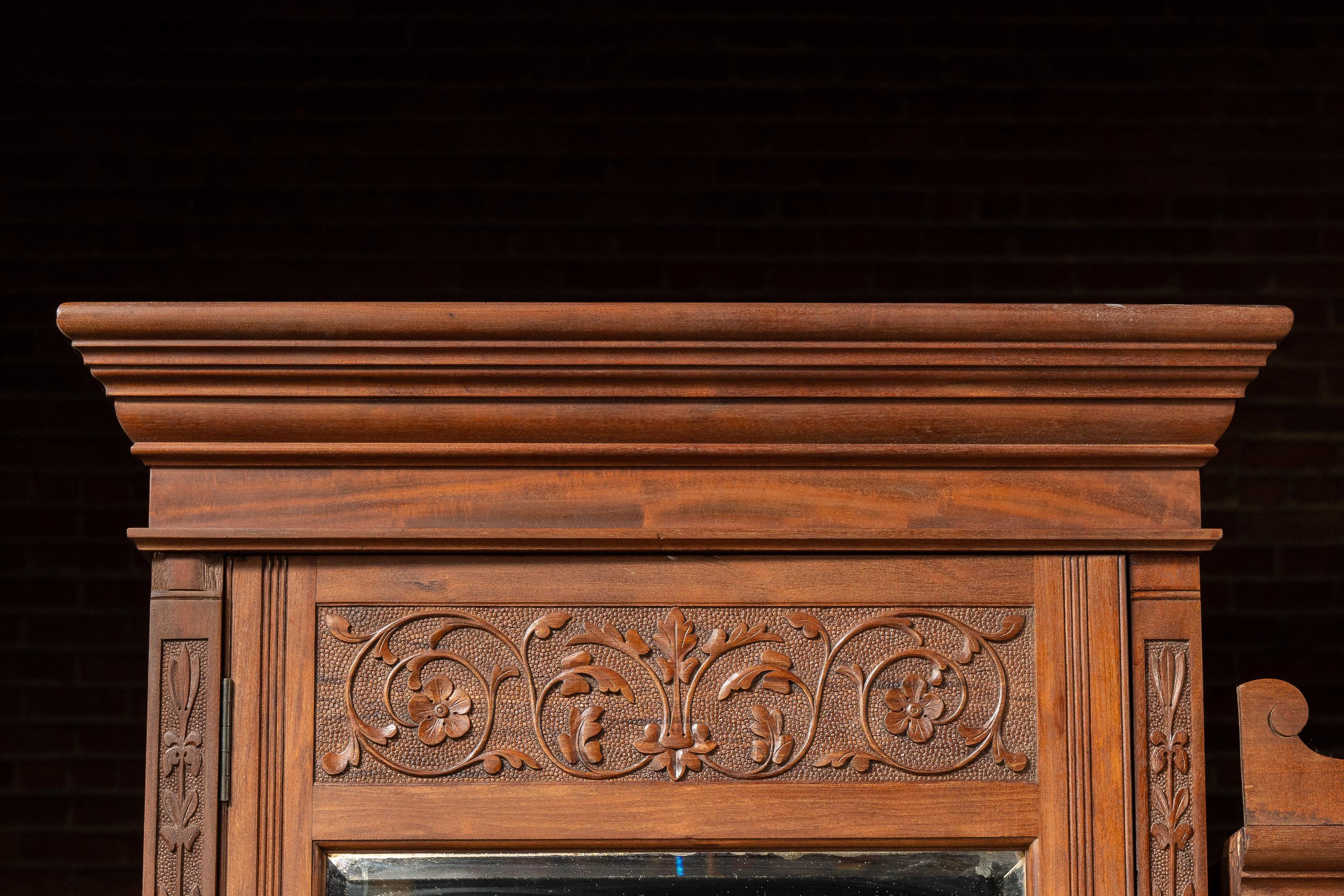XIX secolo c. 1880 Arts & Crafts 3-Section Cabinet by Edwards & Sons in vendita