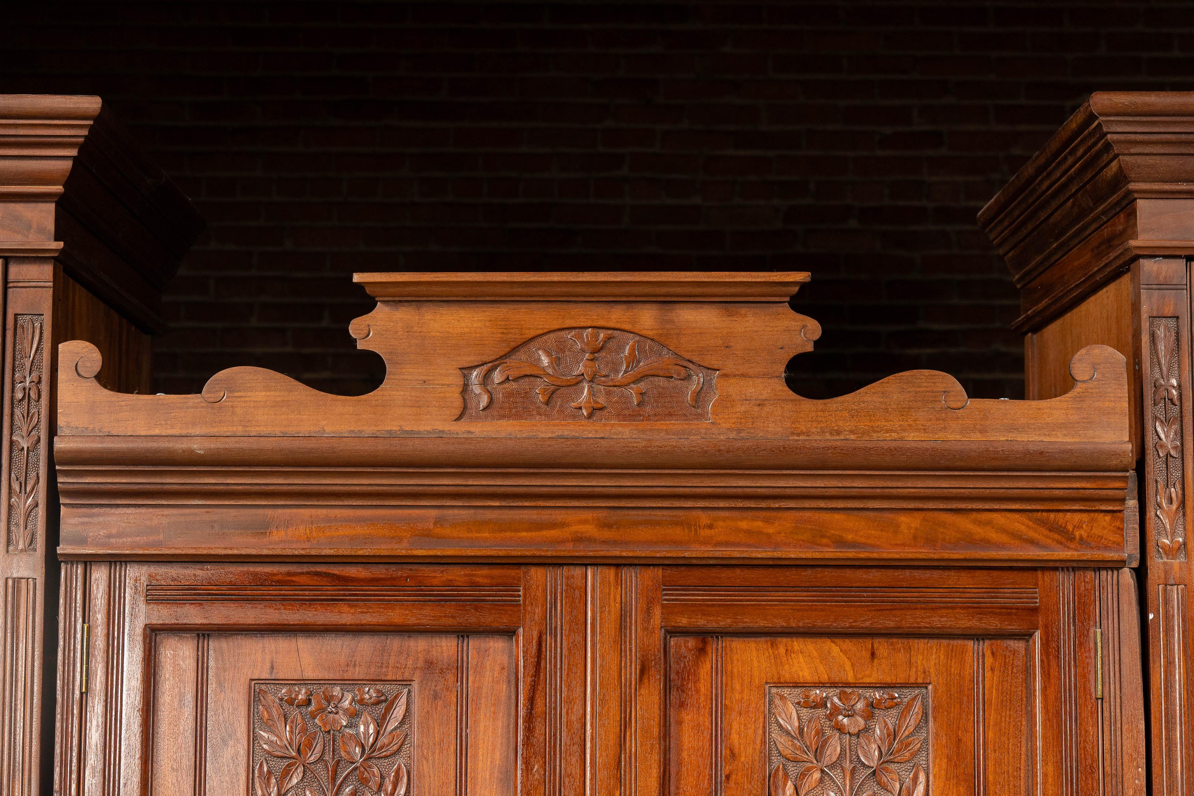 Specchio c. 1880 Arts & Crafts 3-Section Cabinet by Edwards & Sons in vendita