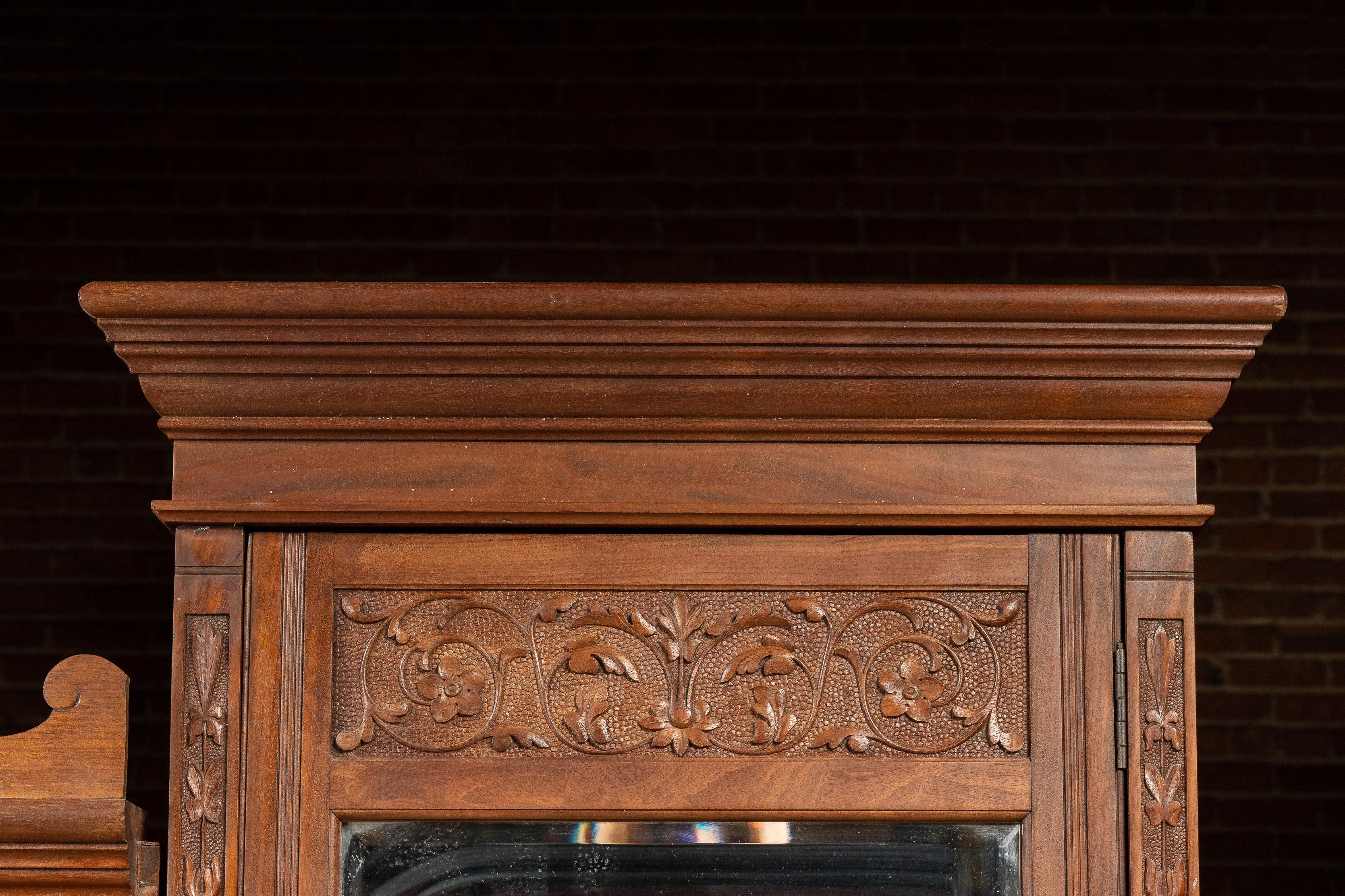 c. 1880 Arts & Crafts 3-Section Cabinet by Edwards & Sons in vendita 1