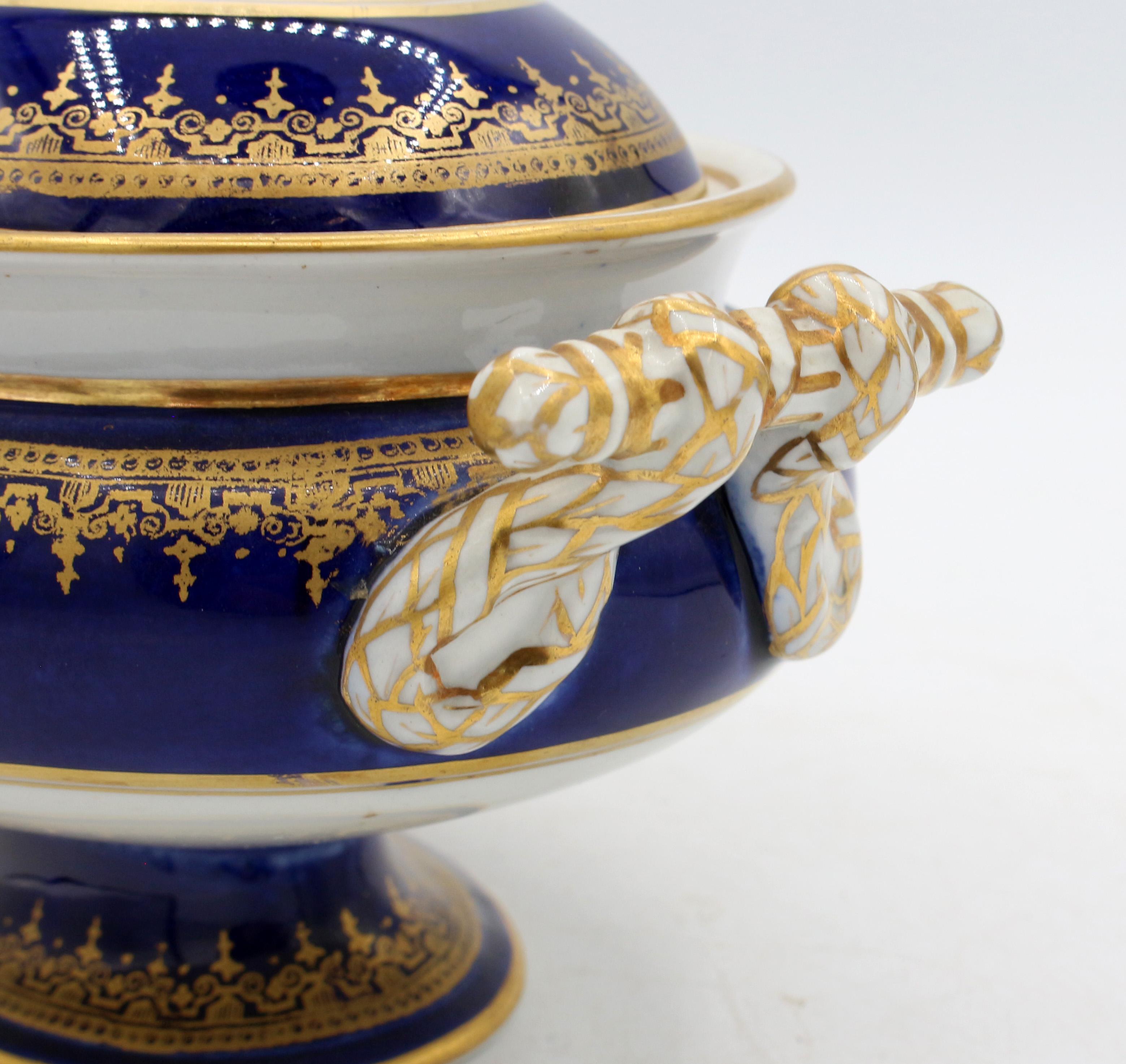 c. 1880 Sopera cubierta de Ashworth Ironstone con bandeja inferior siglo XIX en venta