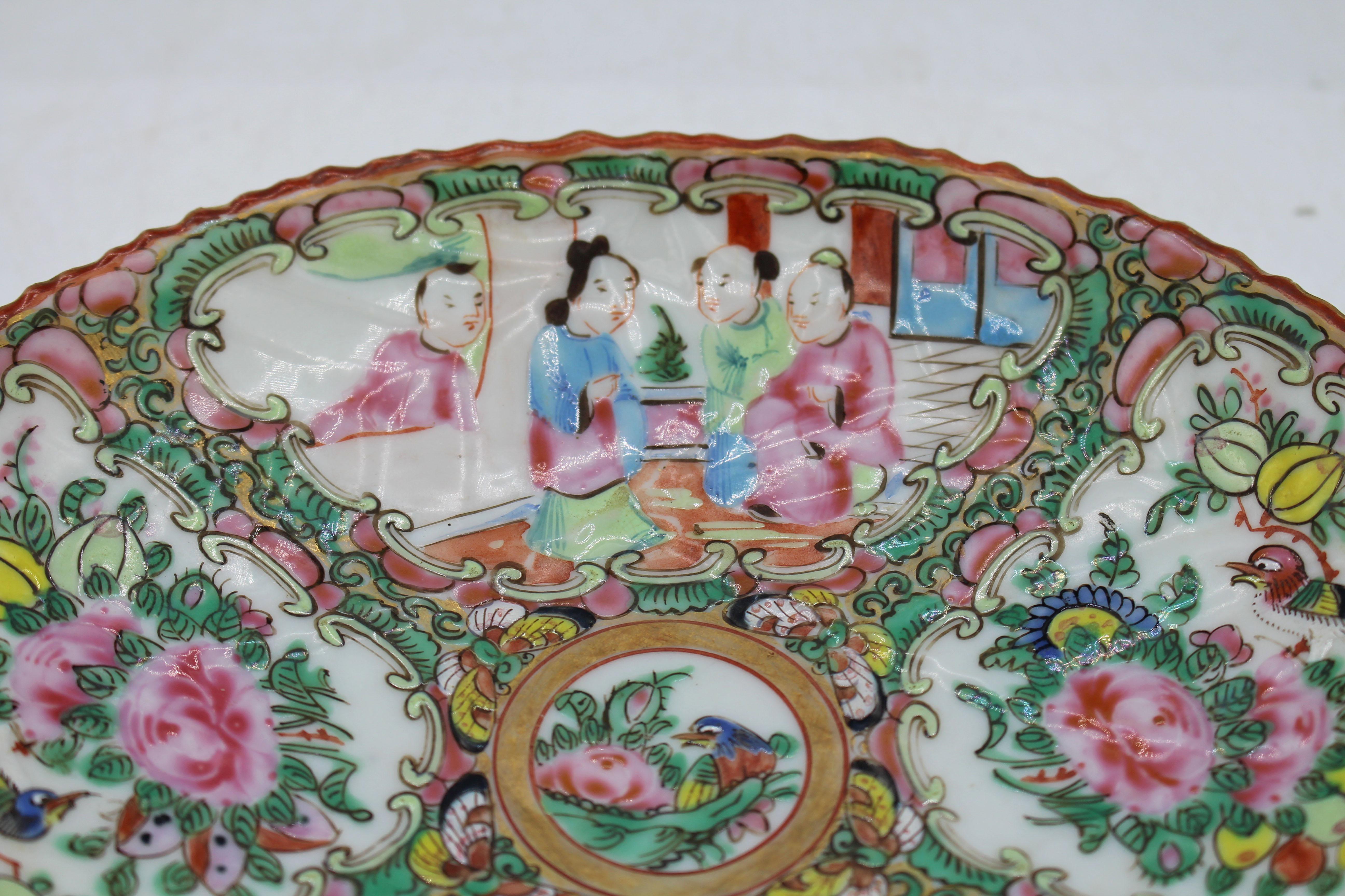 19th Century C. 1880 Chinese Export Porcelain Rose Medallion Small Oval Serving Dish For Sale