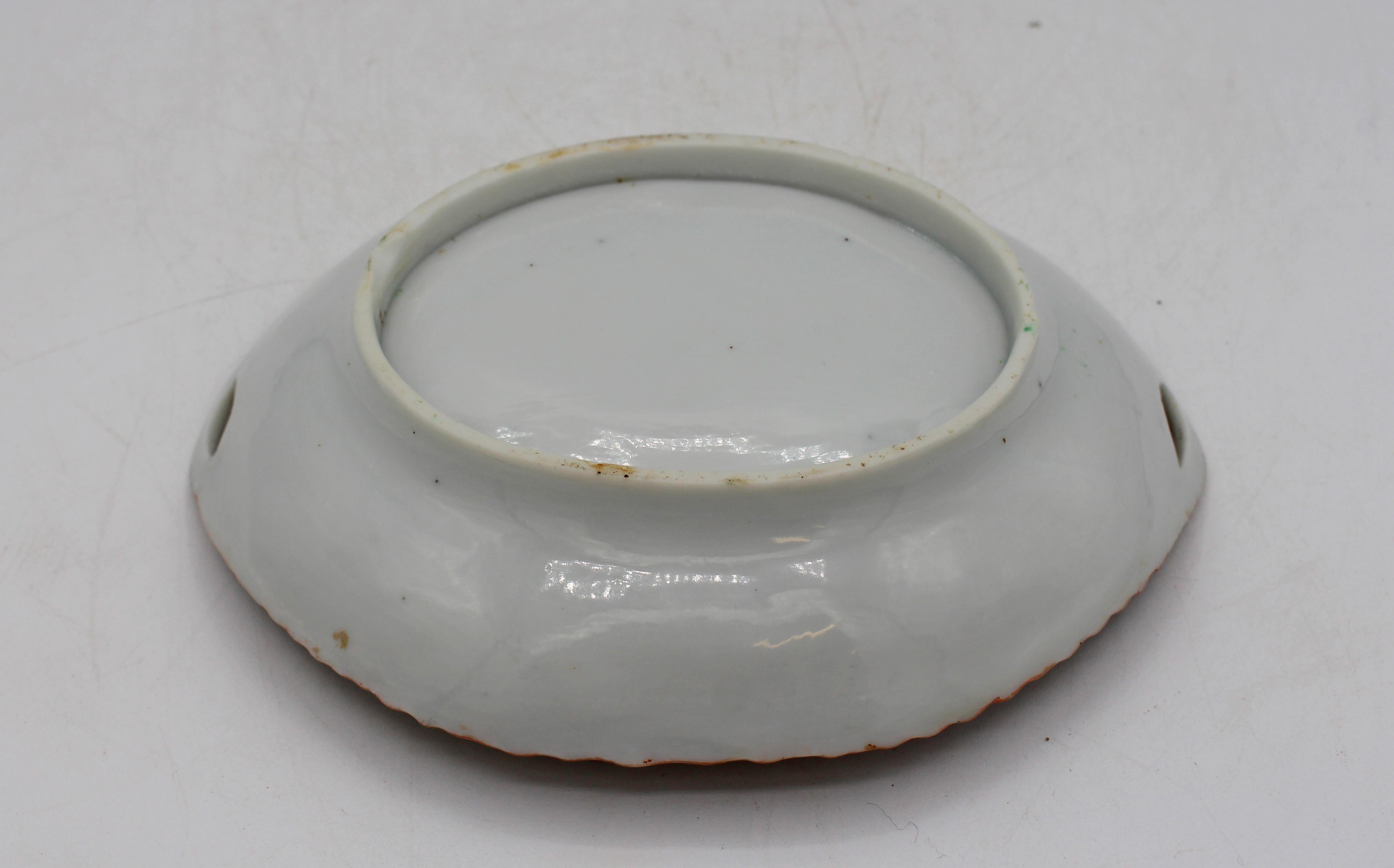 C. 1880 Chinese Export Porcelain Rose Medallion Small Oval Serving Dish For Sale 2