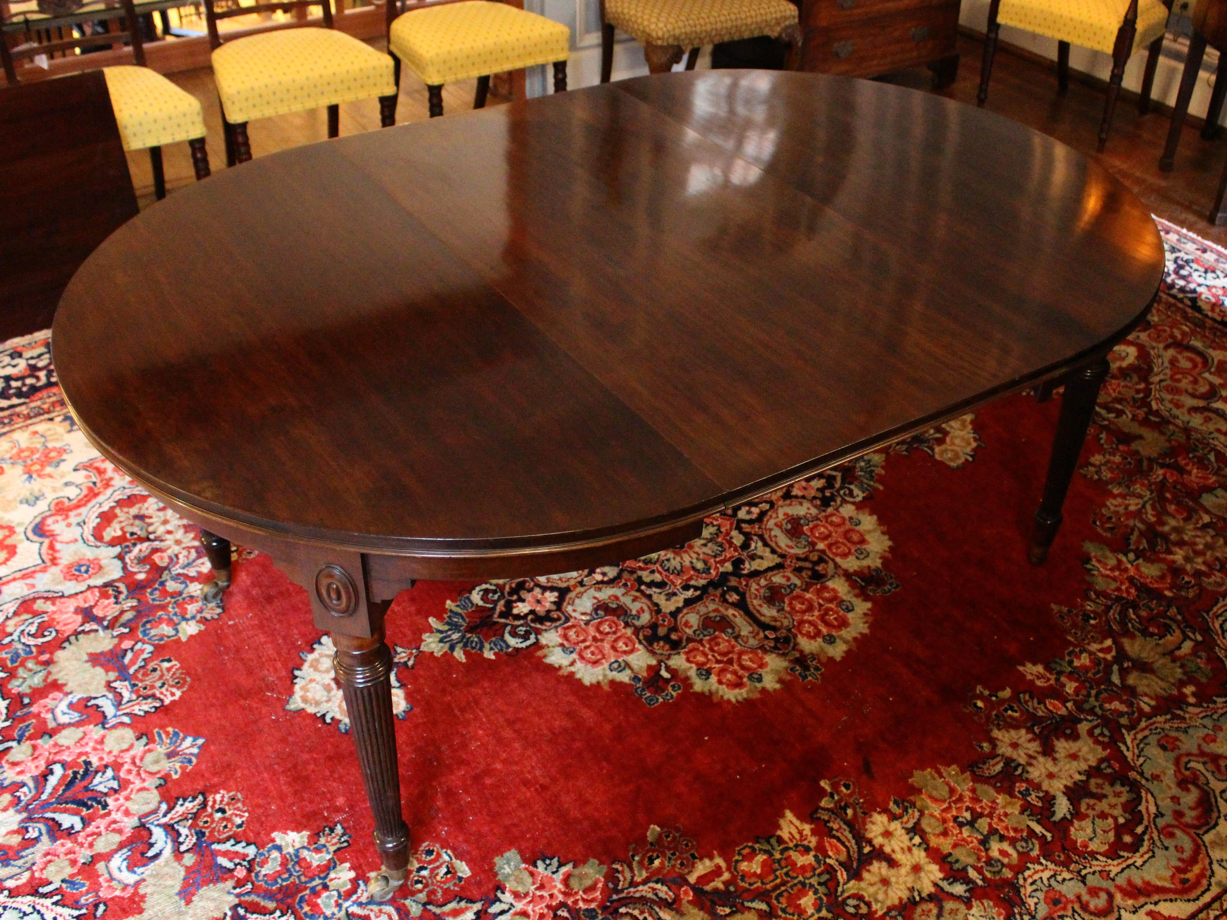 c. 1880 English Round Extending Regency Revival Dining Table siglo XIX en venta