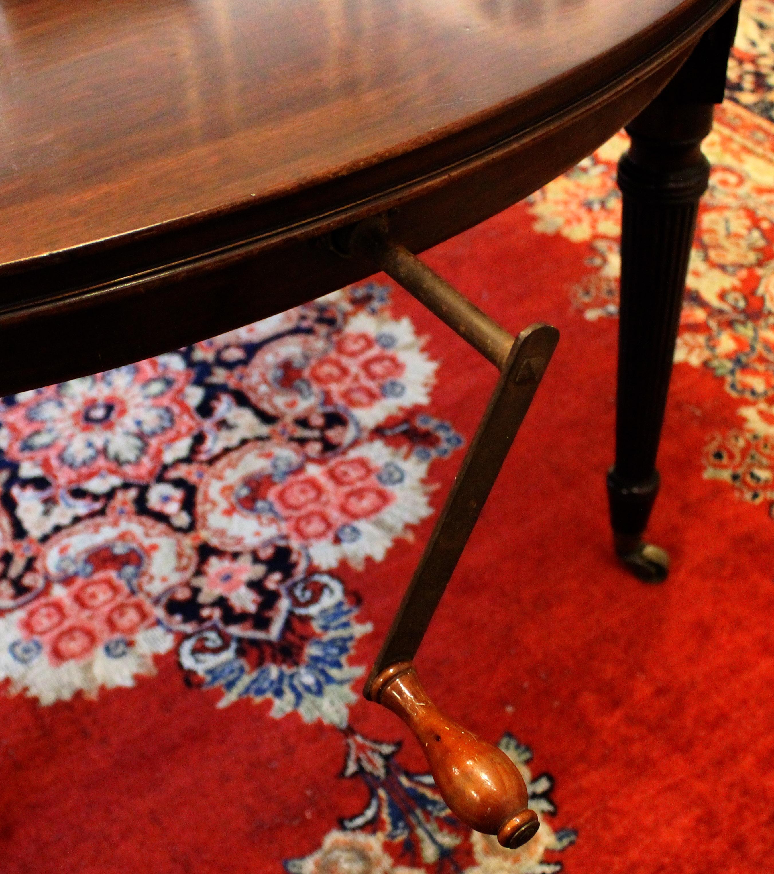 c. 1880 English Round Extending Regency Revival Dining Table en venta 1