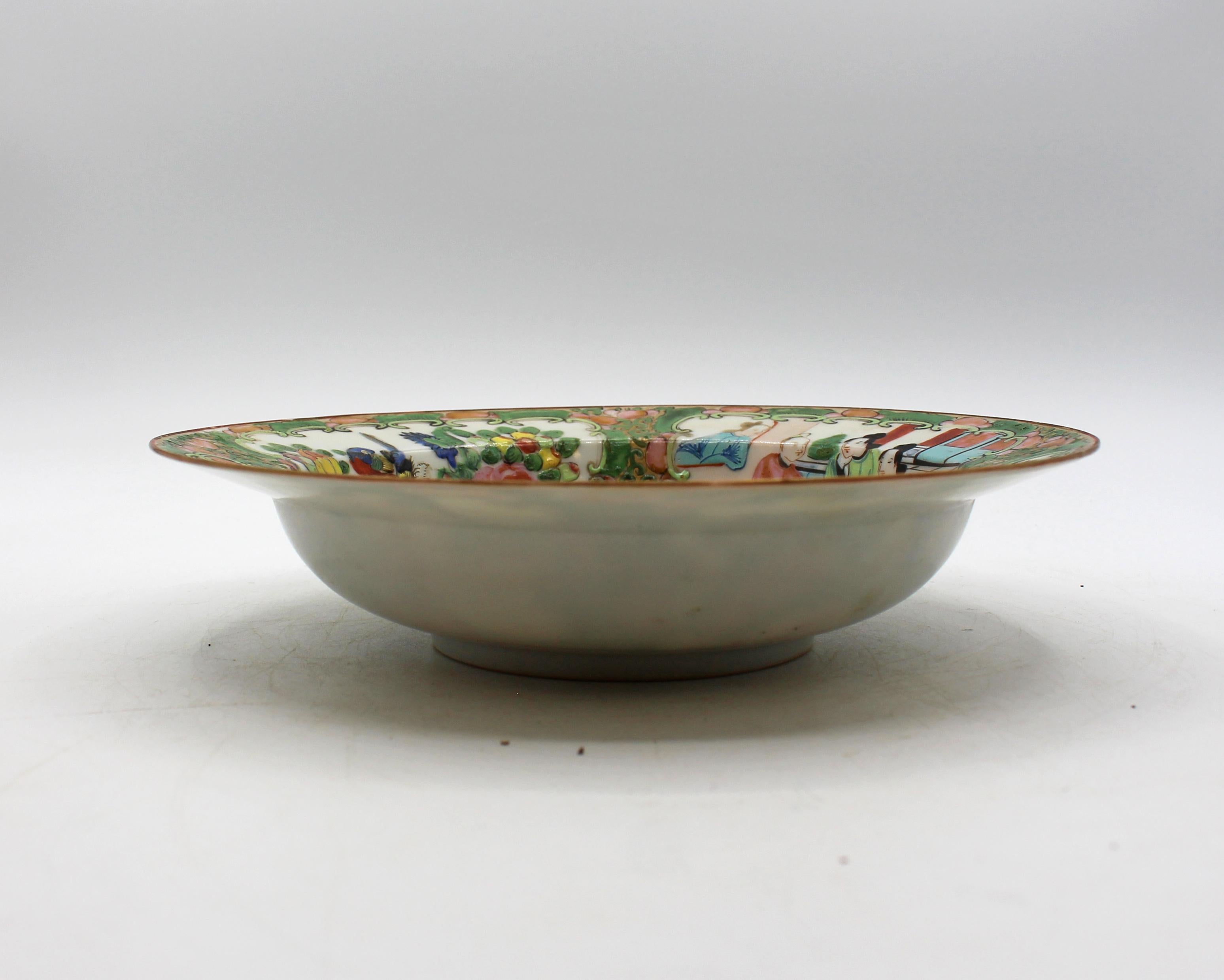 C. 1880s Chinese Export Porcelain Rose Medallion Soup Bowl In Good Condition For Sale In Chapel Hill, NC