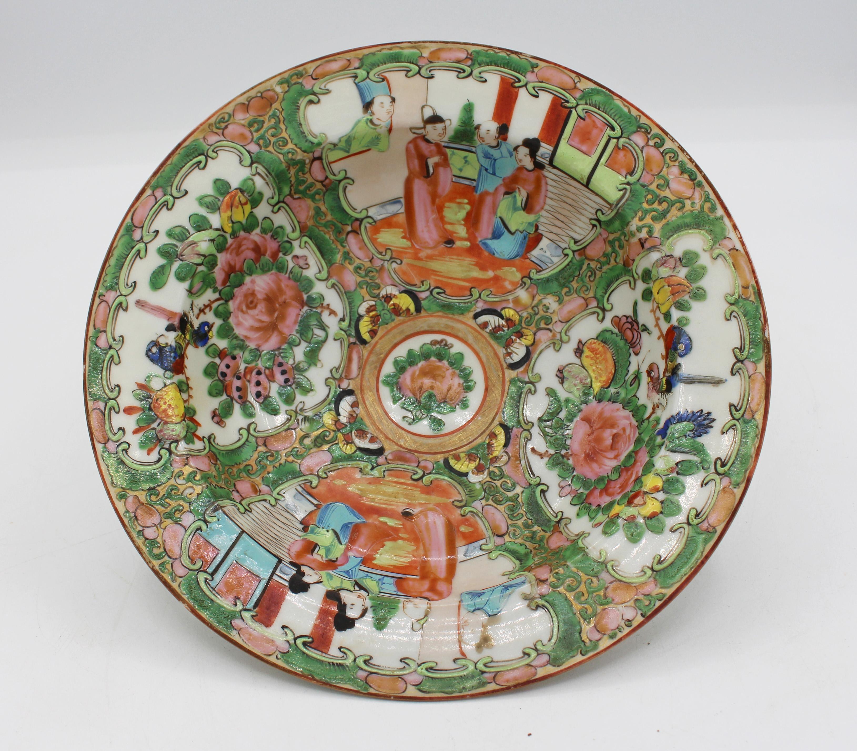 C. 1880s Chinese Export Porcelain Rose Medallion Soup Bowl For Sale 3