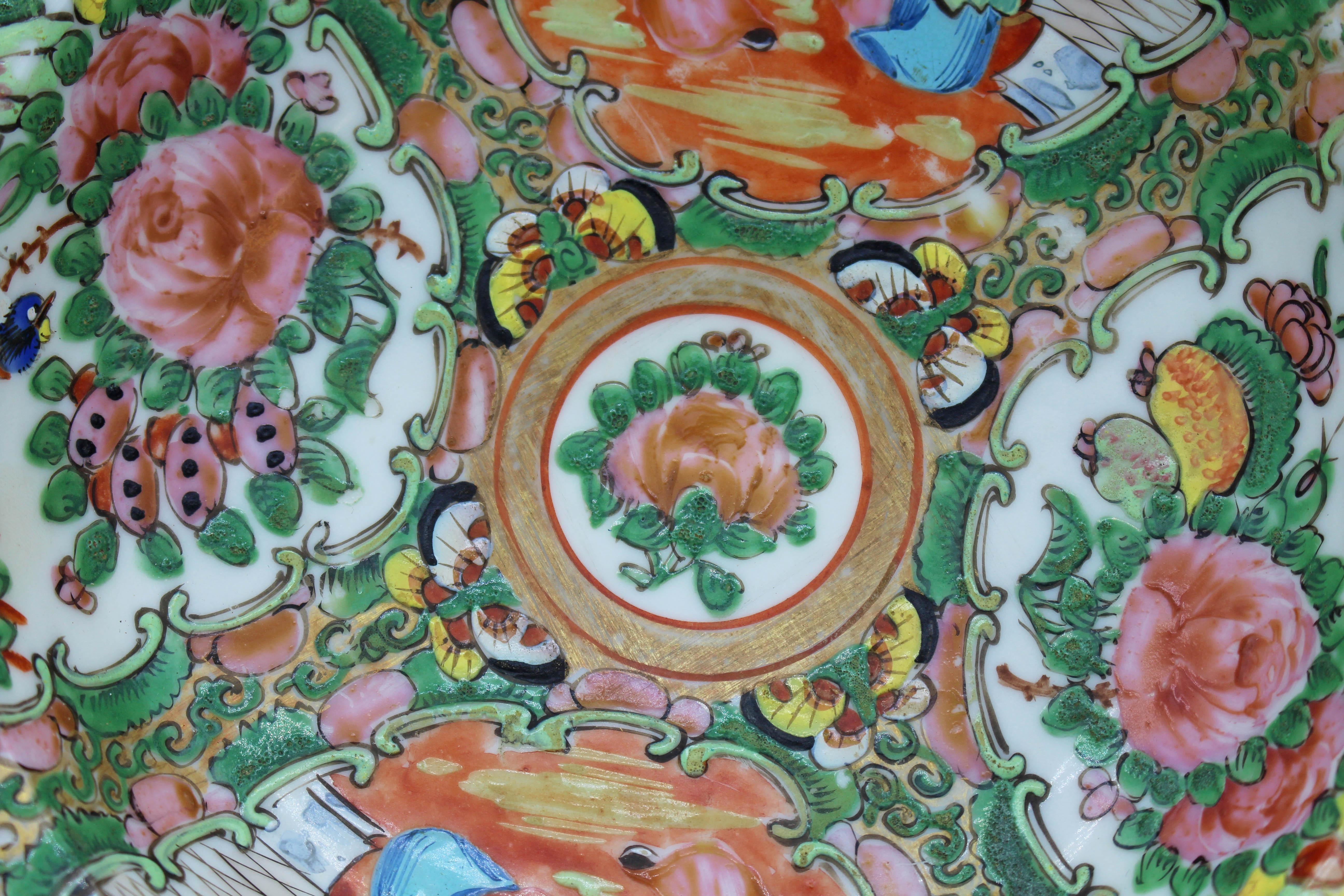 C. 1880s Chinese Export Porcelain Rose Medallion Soup Bowl For Sale 4