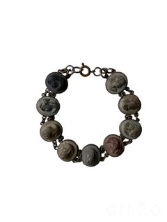 Bracelet à maillons « Grand Tour » italien de style victorien, datant des années 1880 environ, orné de camées multicolores en lave