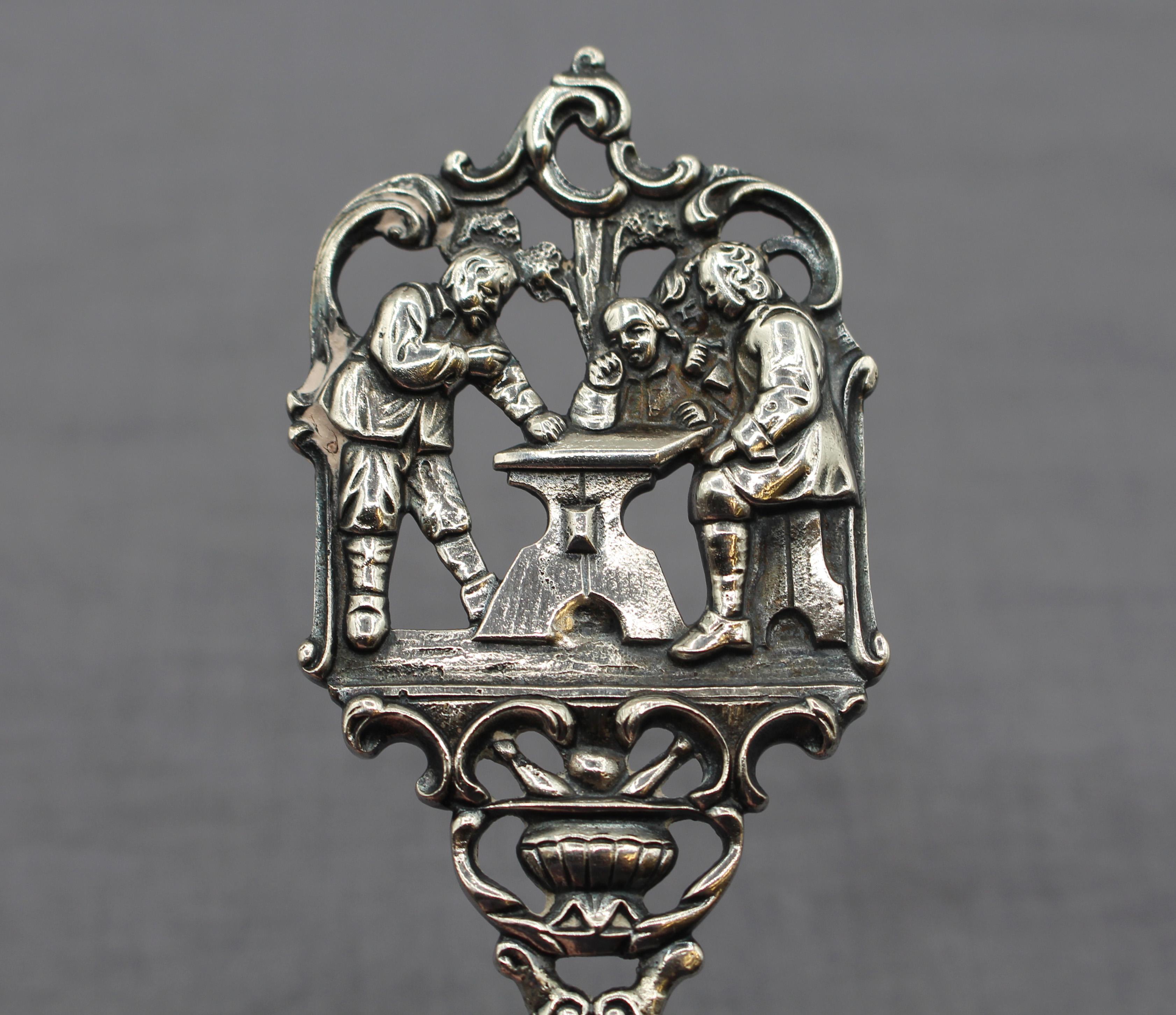 c. 1885-1910 Servidor perforado de plata de ley del renacimiento colonial americano Estadounidense en venta