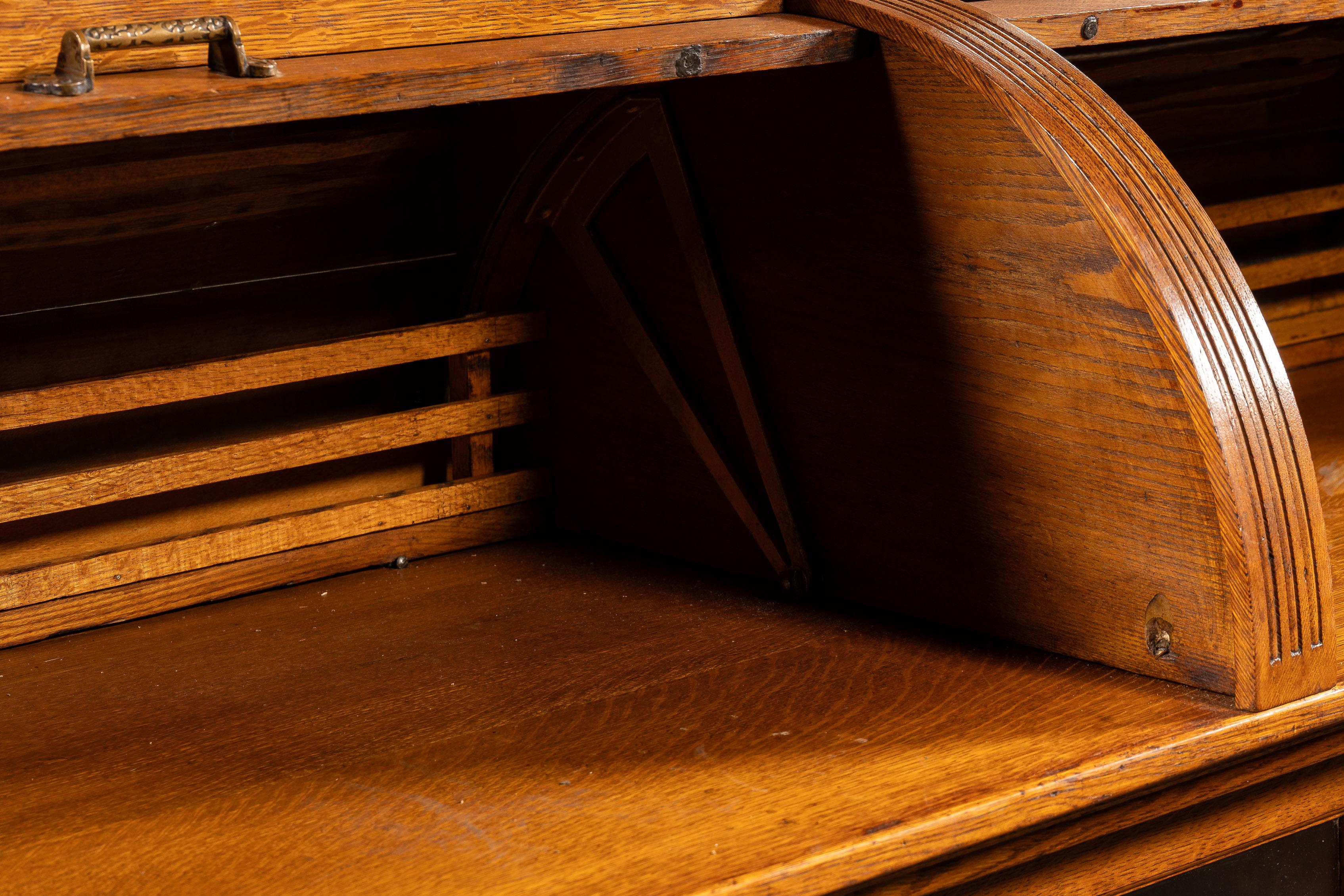 c. 1885 High Victorian Oak Jewelry Store Display Cabinet im Angebot 3