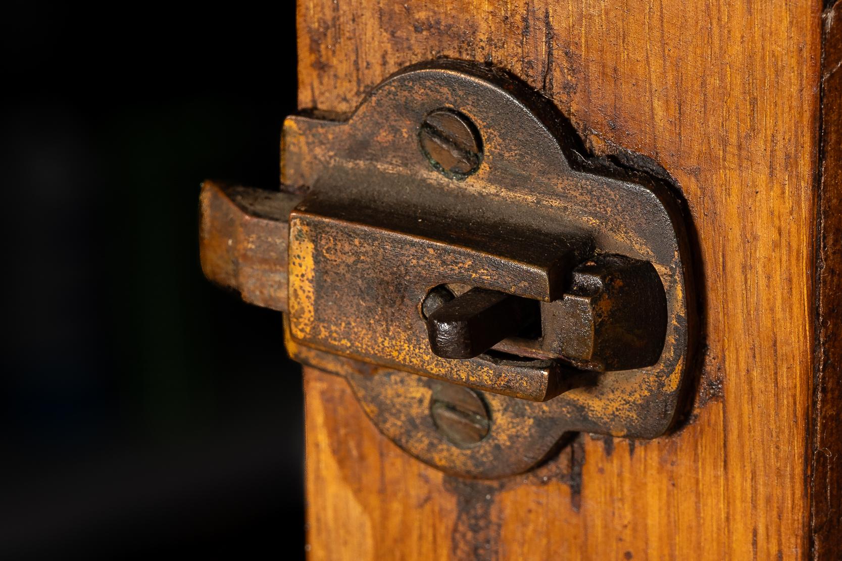 c. 1885 High Victorian Oak Jewelry Store Display Cabinet im Angebot 5