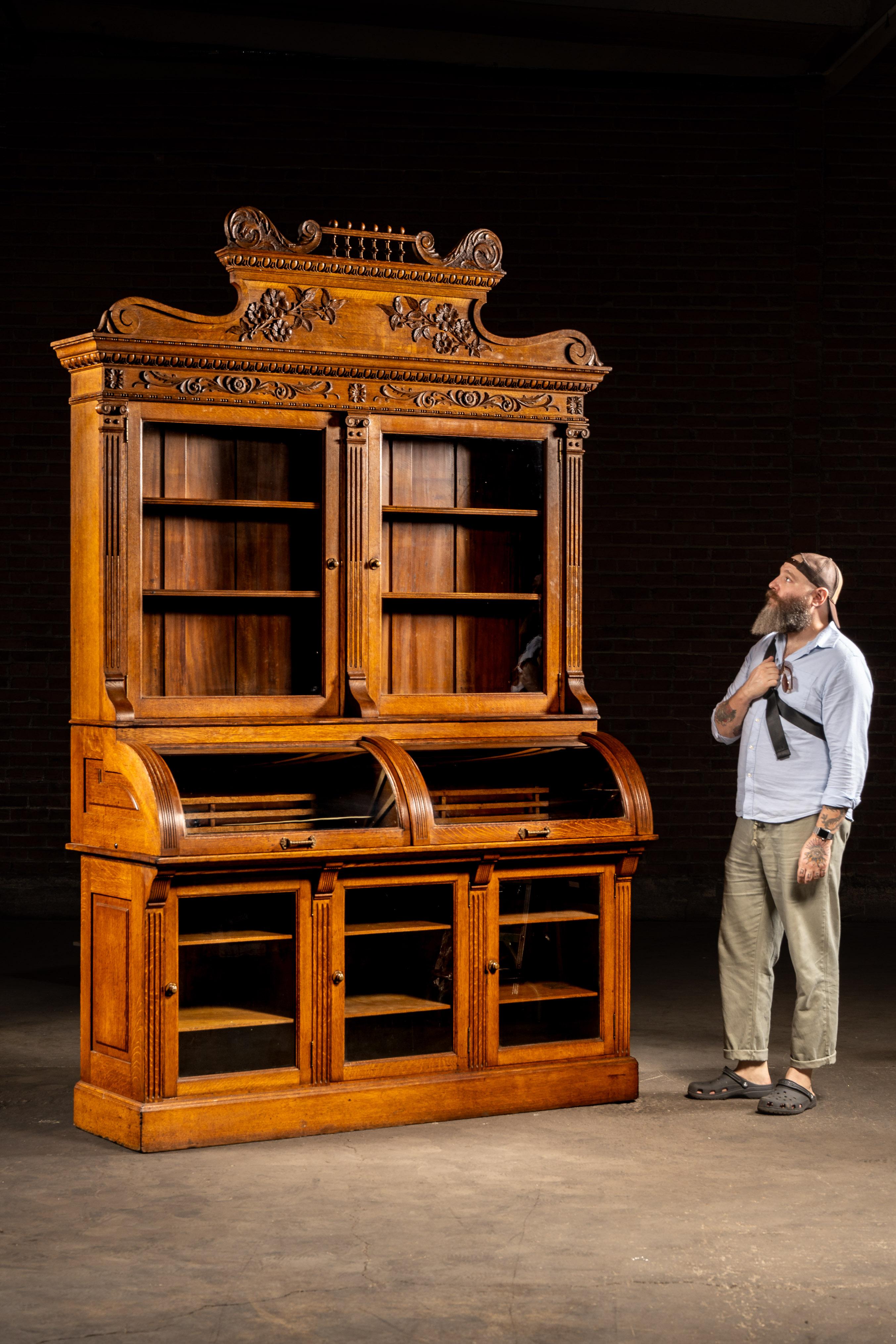 c. 1885 High Victorian Oak Jewelry Store Display Cabinet (Hochviktorianisch) im Angebot