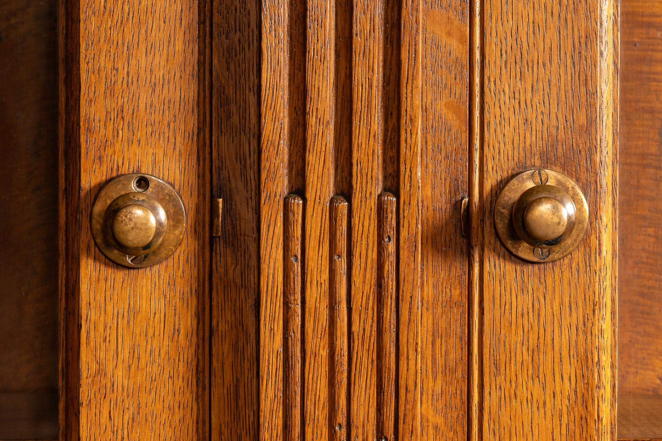 c. 1885 High Victorian Oak Jewelry Store Display Cabinet im Zustand „Gut“ im Angebot in Dekalb, IL