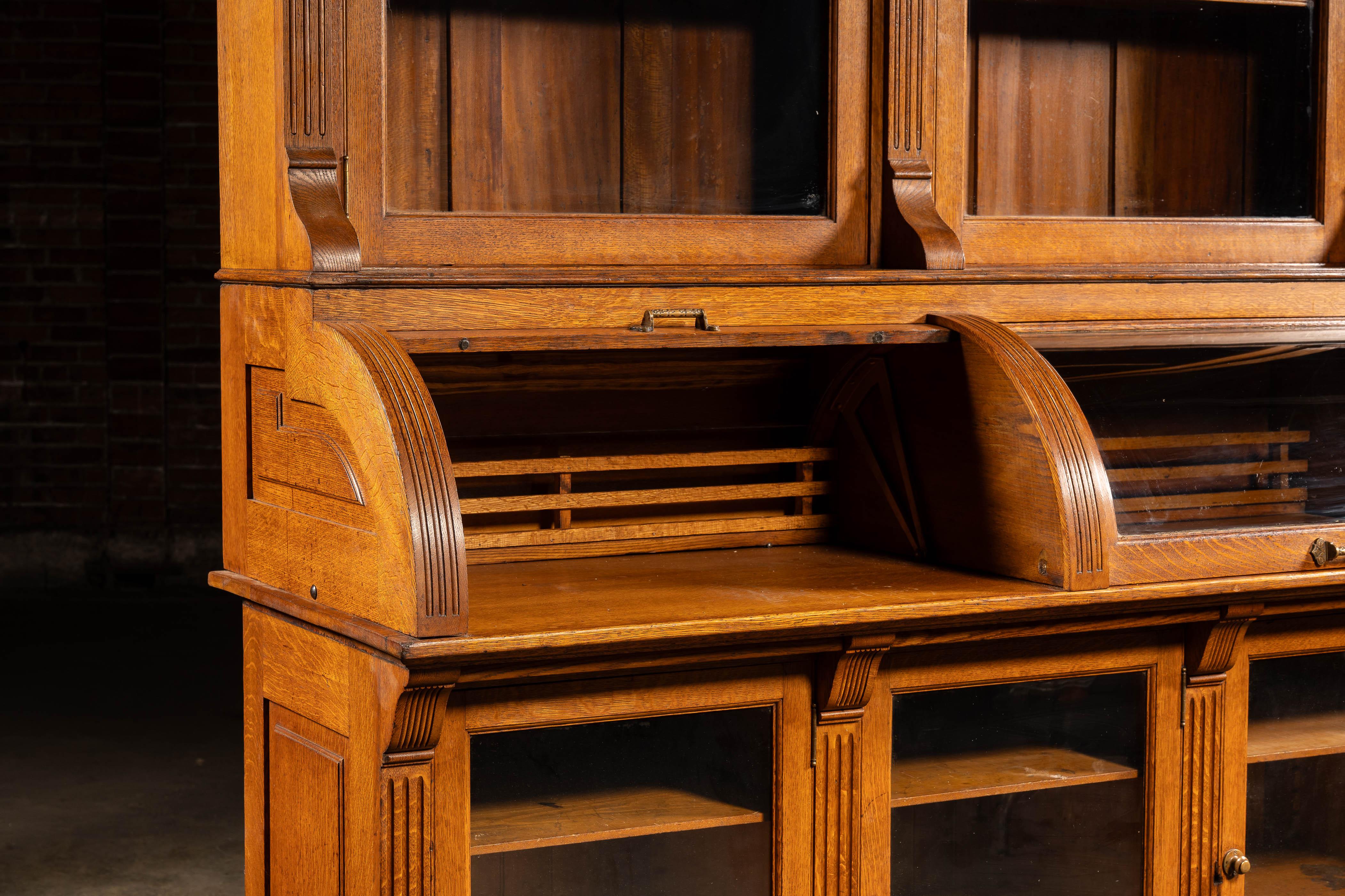 c. 1885 High Victorian Oak Jewelry Store Display Cabinet im Angebot 1