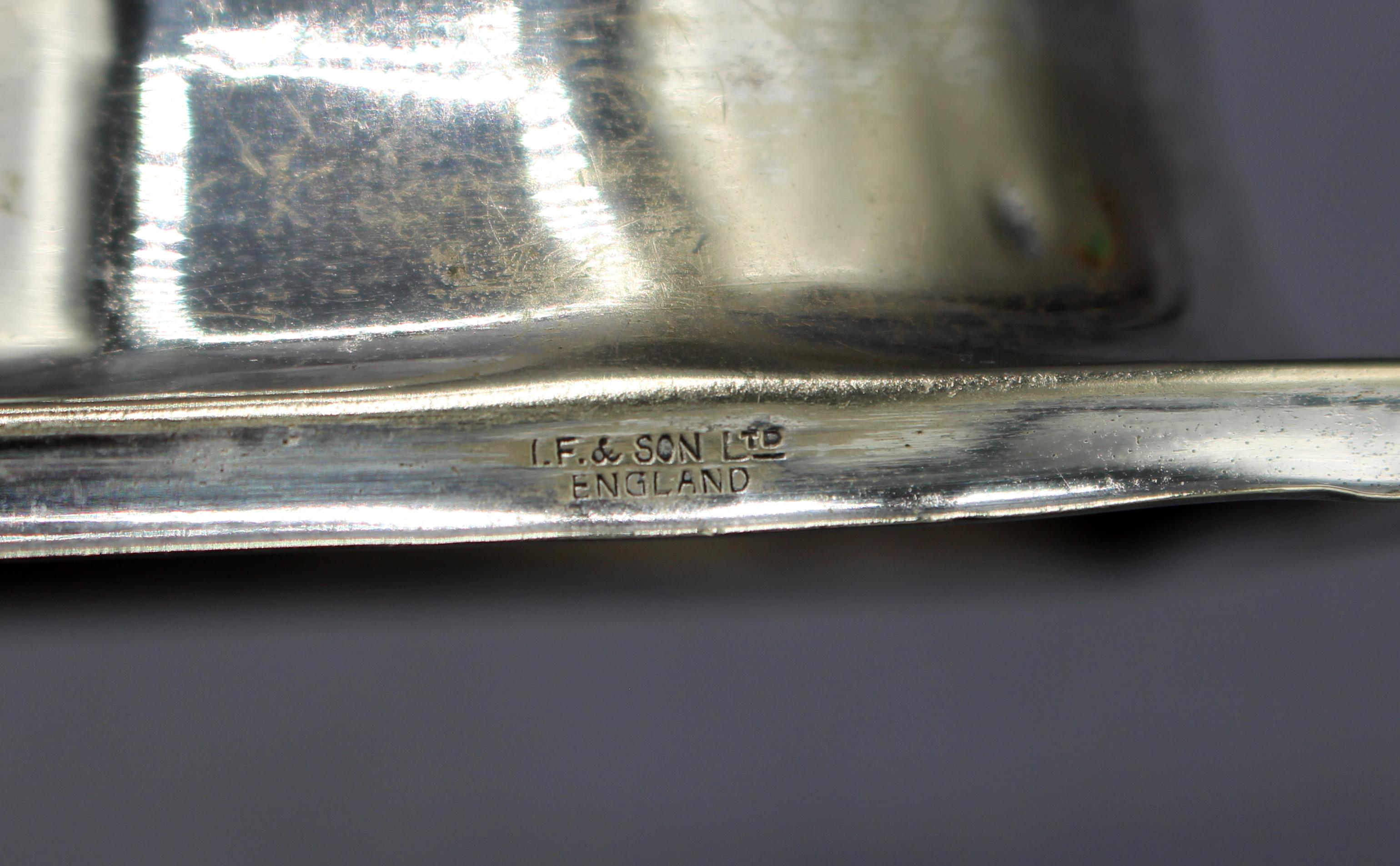XIXe siècle c. 1890-1920 Passoire à thé en sterling avec Stand en métal argenté en vente
