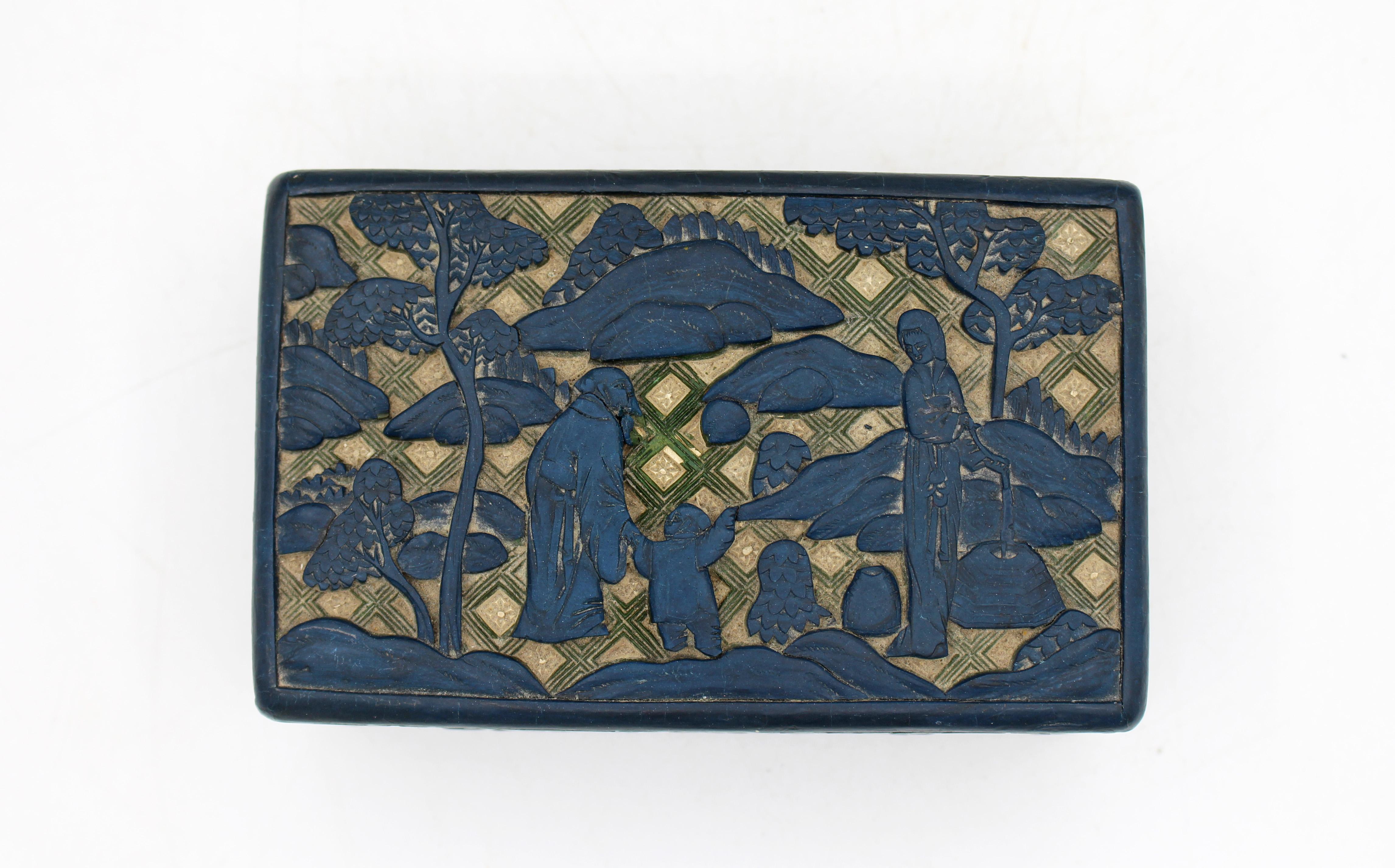 C. 1891-1911 Chinesische 2-Farben-Applikation geschnitzt & geformte Lackdose (Appliqué) im Angebot