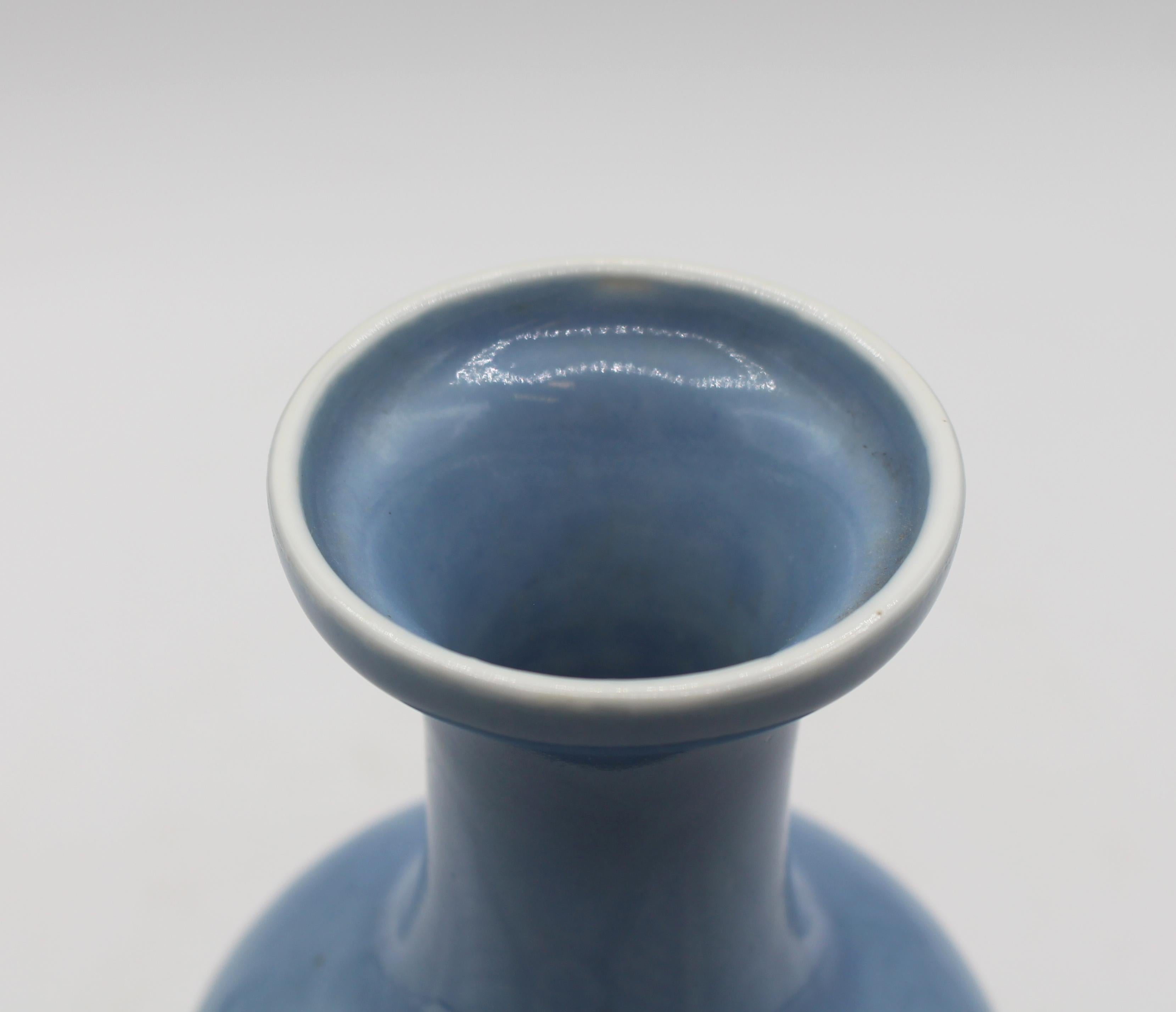C. 1891-1911 Vase à glaçure Claire-De-Lune en porcelaine chinoise bleu clair Bon état - En vente à Chapel Hill, NC