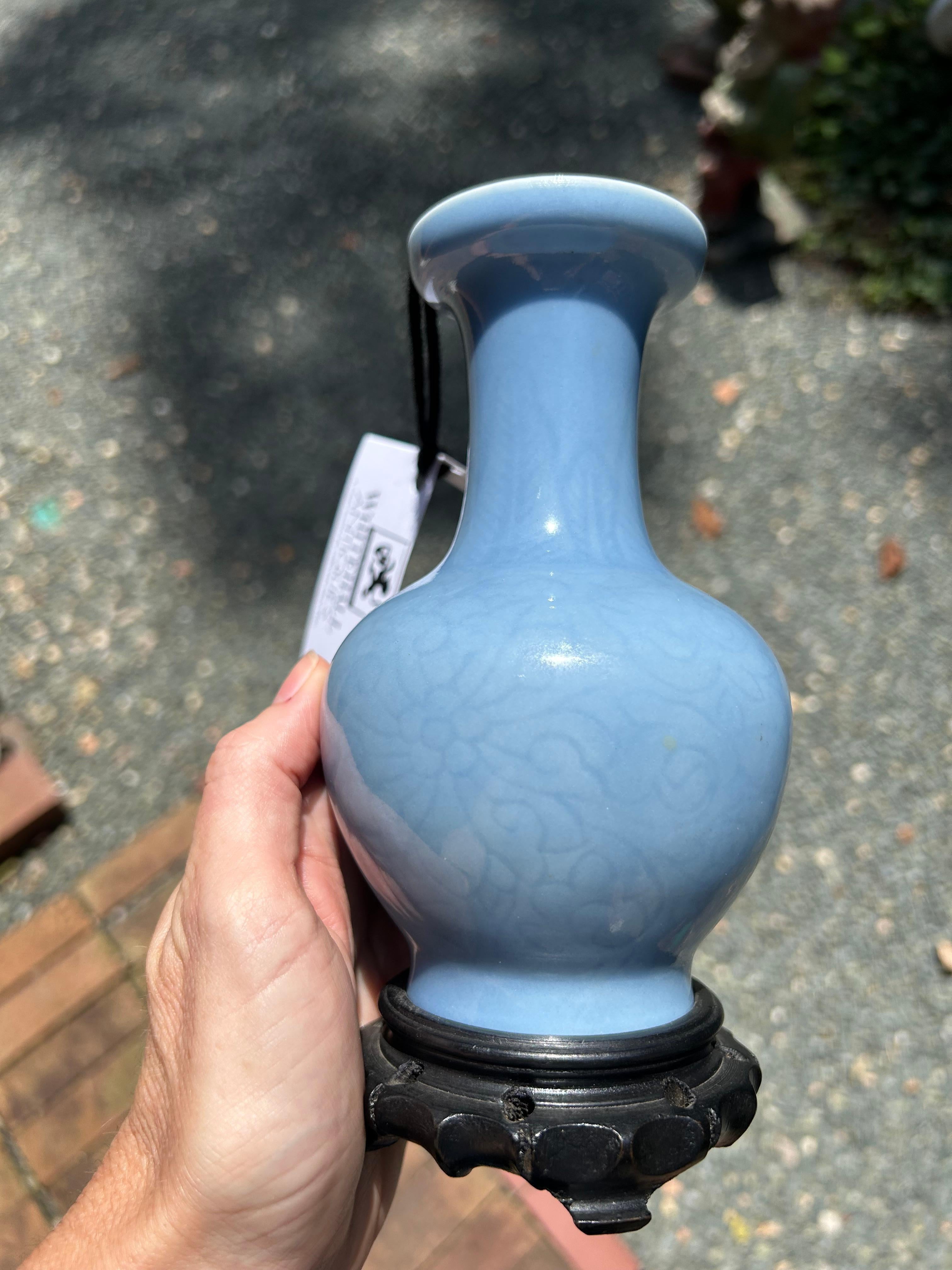 C. 1891-1911 Chinesische Porzellanvase mit hellblauer Claire-De-Lune-Glasur im Angebot 2