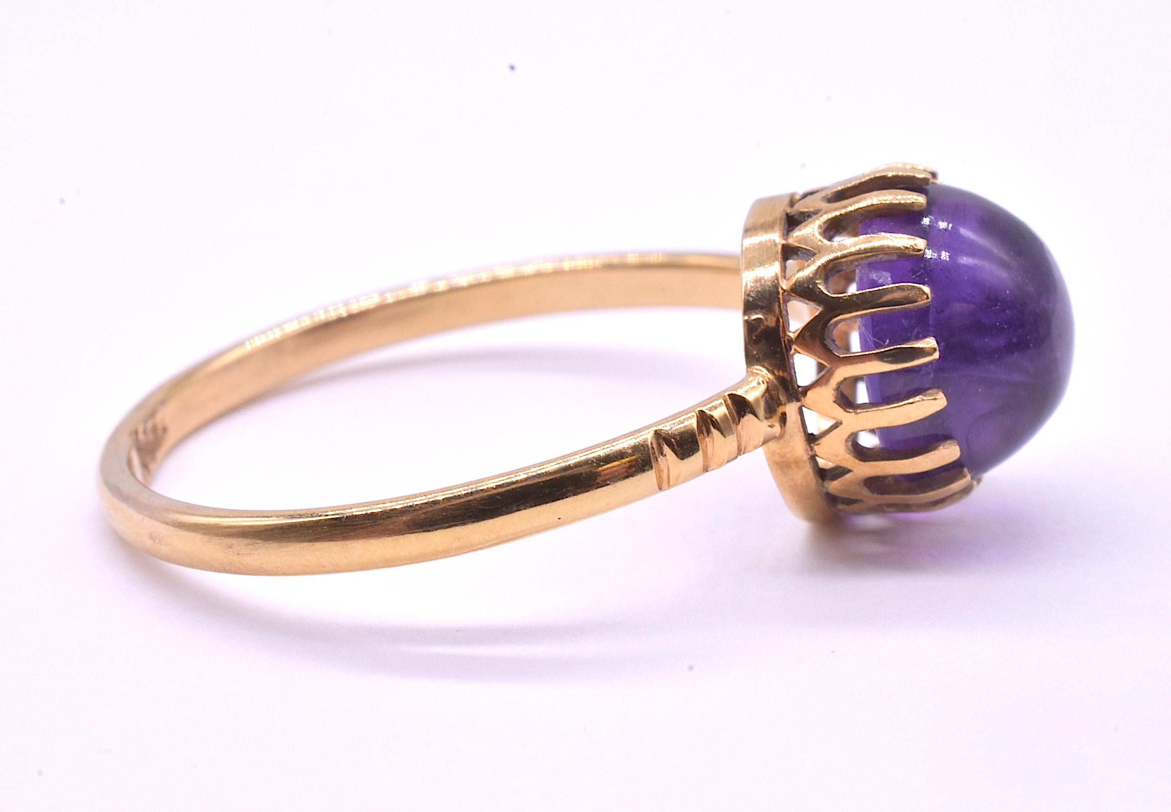 C. 1900 15K Cabochon Amethyst Single Stone Ring In Excellent Condition For Sale In Baltimore, MD