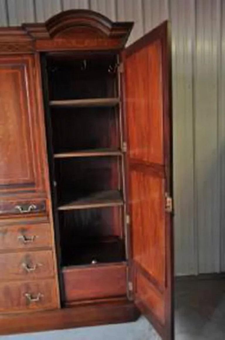 C. 1900 Antiguo armario eduardiano de caoba tallada con incrustaciones de estilo francés en venta 4