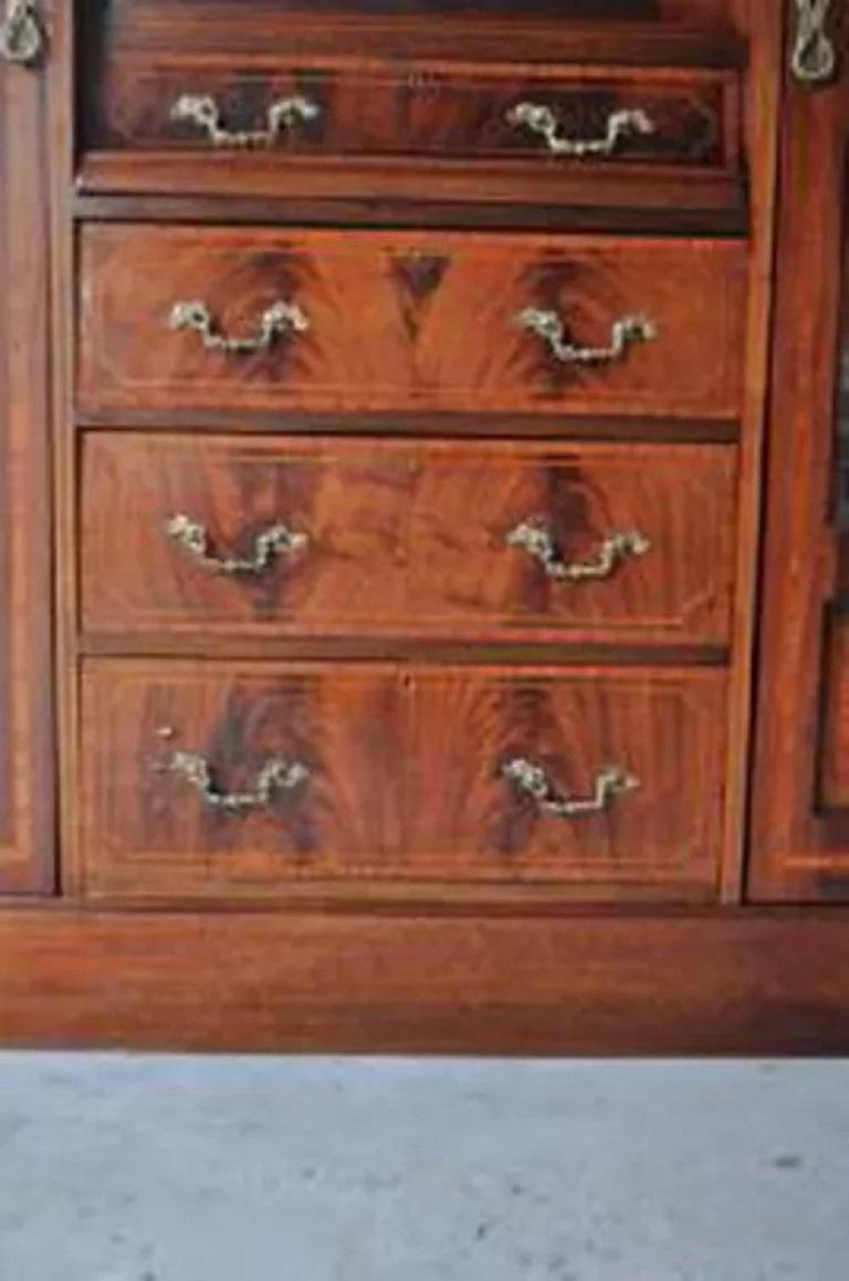 C. 1900 Antiguo armario eduardiano de caoba tallada con incrustaciones de estilo francés Desconocido en venta