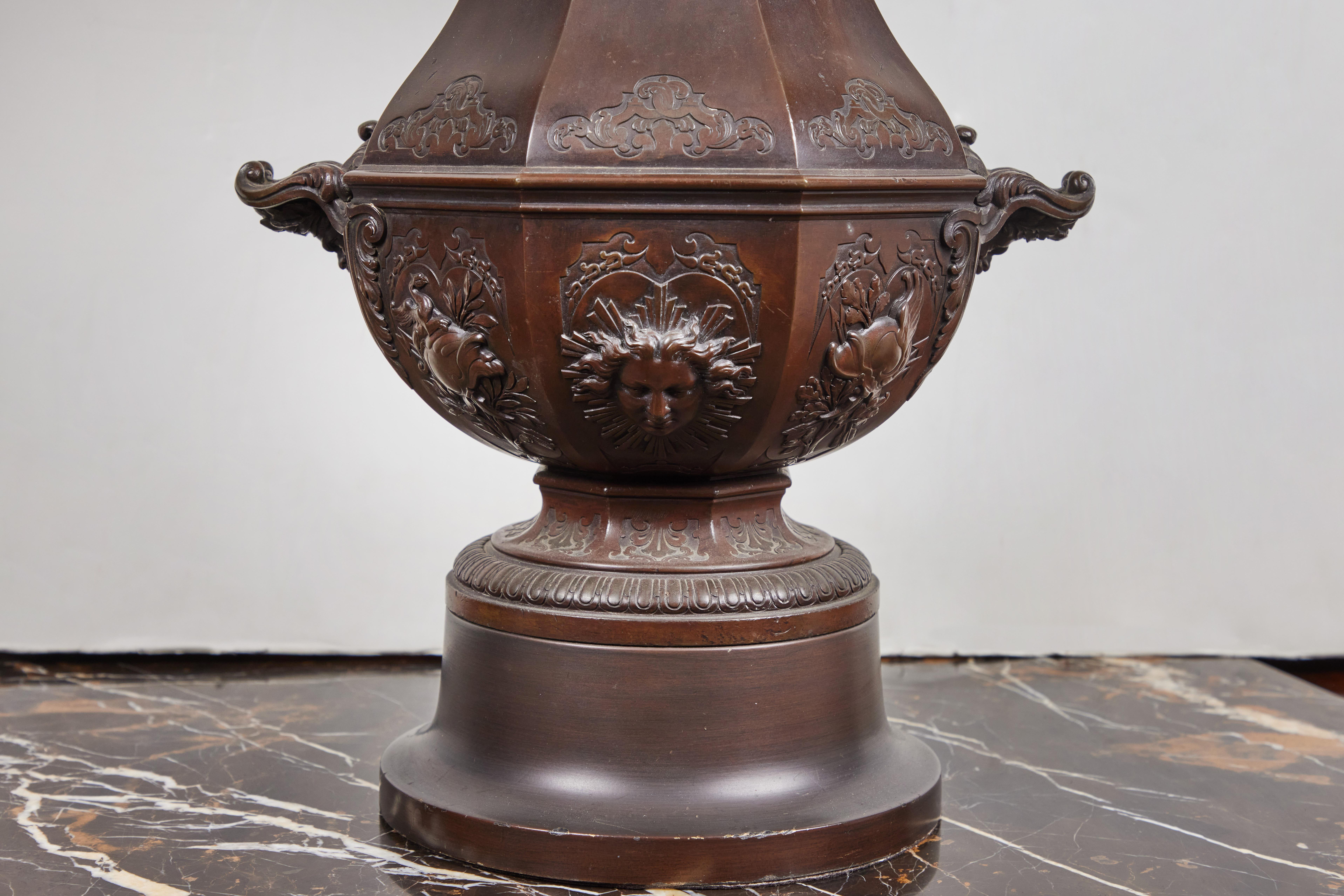 Bronze-Tischlampe, um 1900 (Französisch) im Angebot