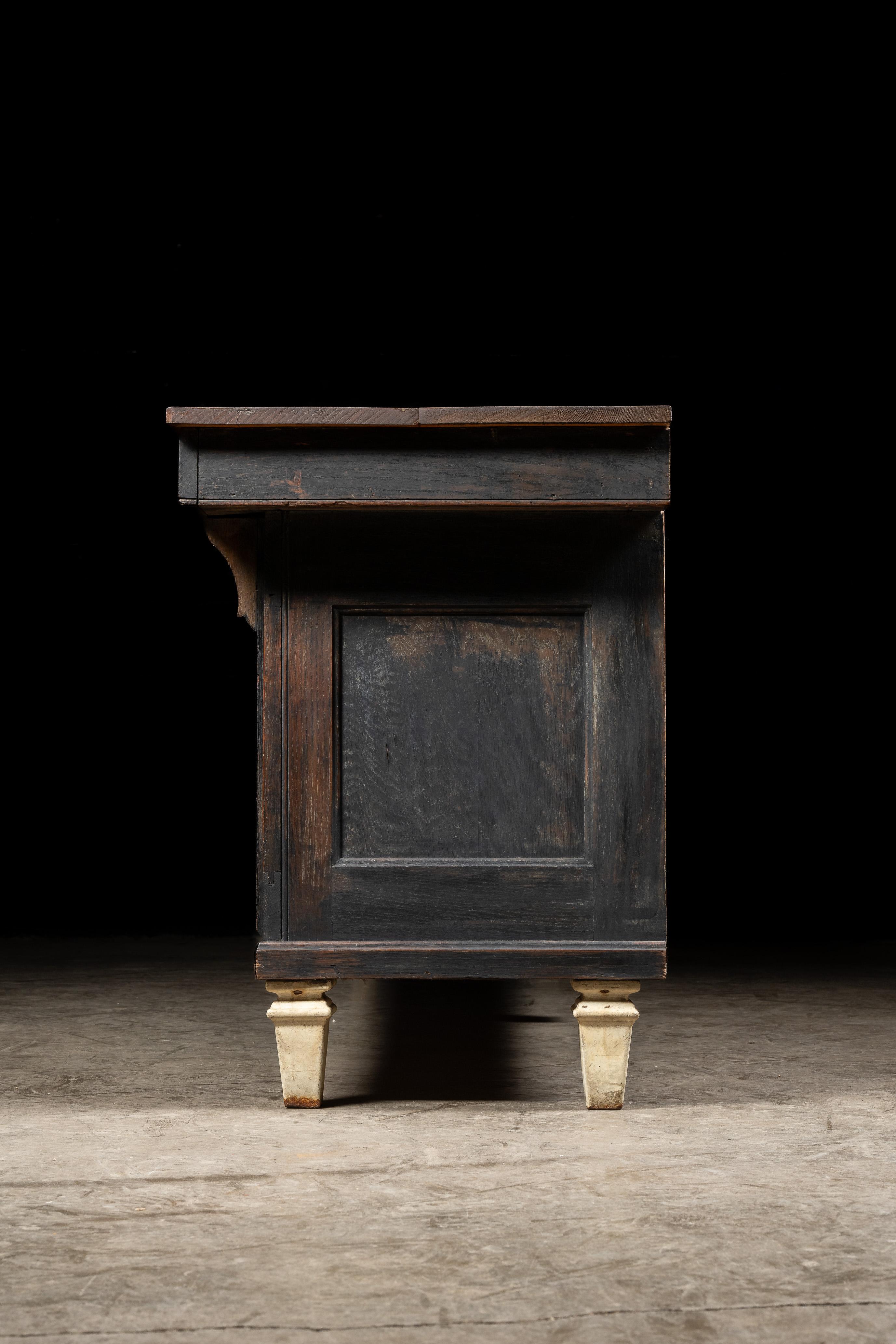 c. 1900 Fleischereitheke mit Milchglasscheiben (20. Jahrhundert) im Angebot