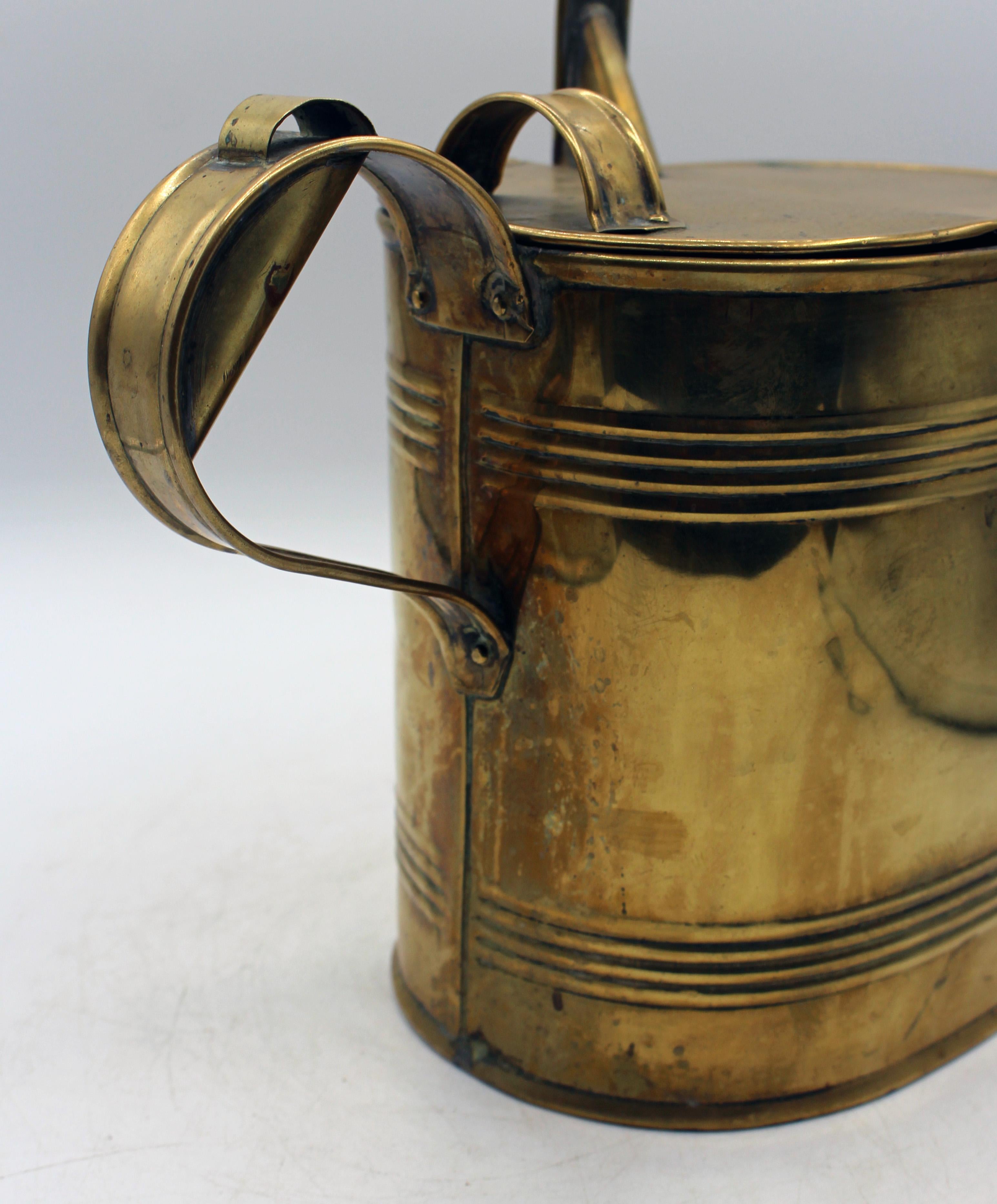 C. 1900 English Brass Watering Can by Williams & Son In Good Condition For Sale In Chapel Hill, NC