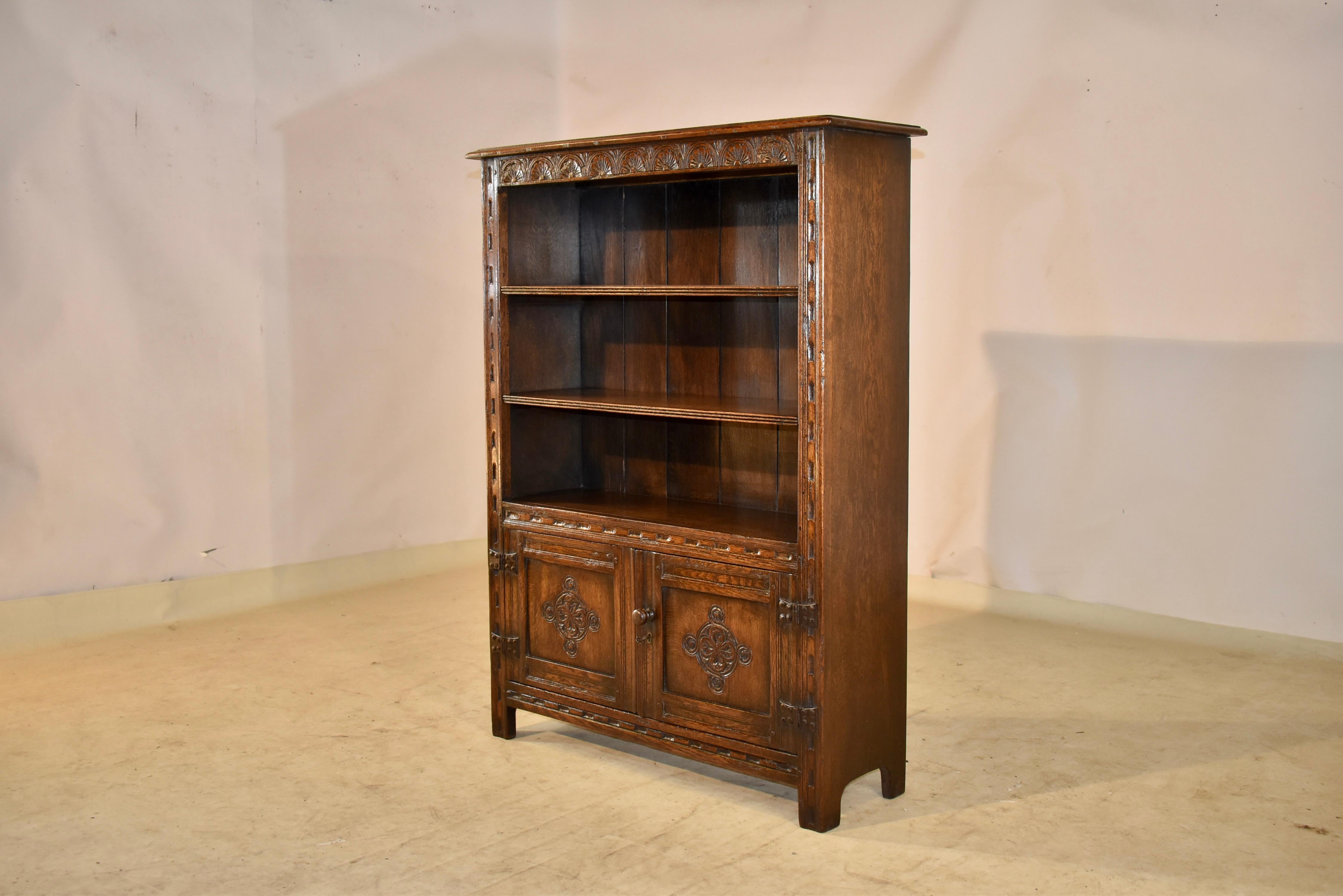C. 1900 English Oak Bookcase In Good Condition For Sale In High Point, NC