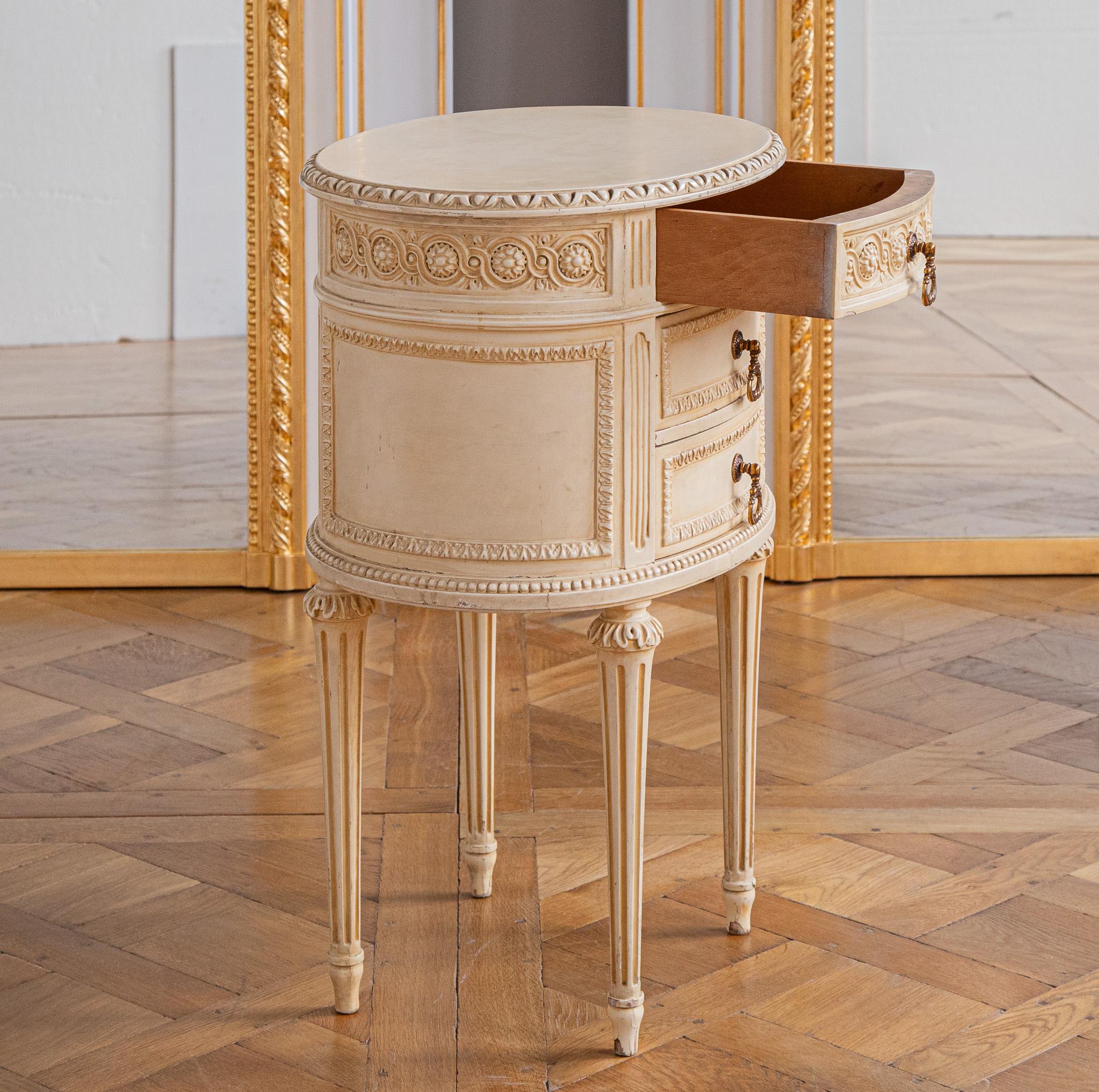 C 1900 French Antique Pair Of Painted Oval Bedside Tables In Louis XVI Style In Good Condition In London, Park Royal