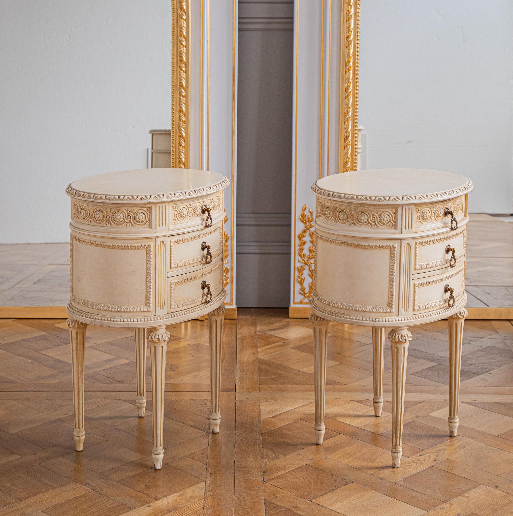 Bronze C 1900 French Antique Pair Of Painted Oval Bedside Tables In Louis XVI Style