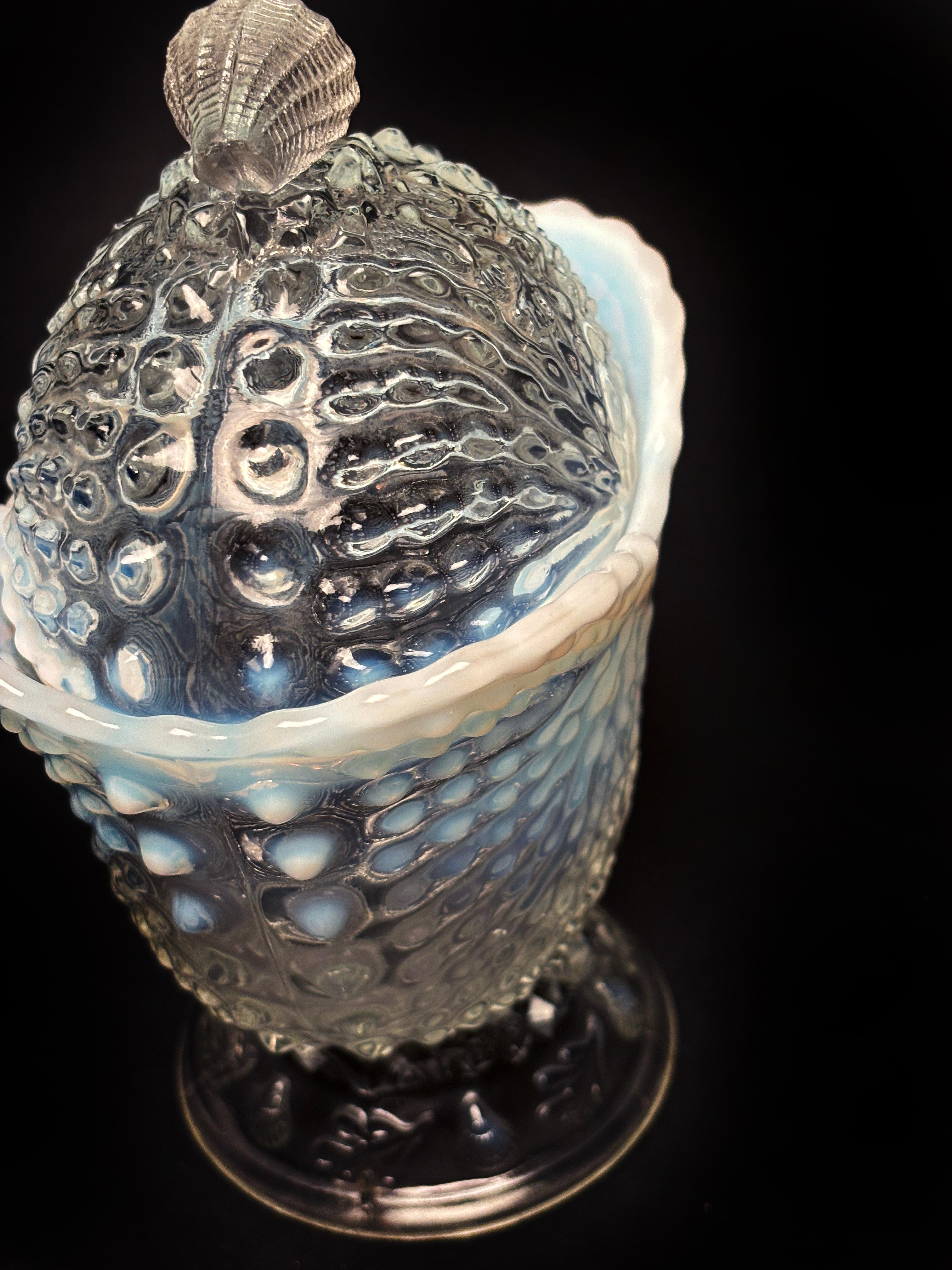 Opalisierende Nautilus-Zuckerschale von Northwood, um 1900 (Glas) im Angebot