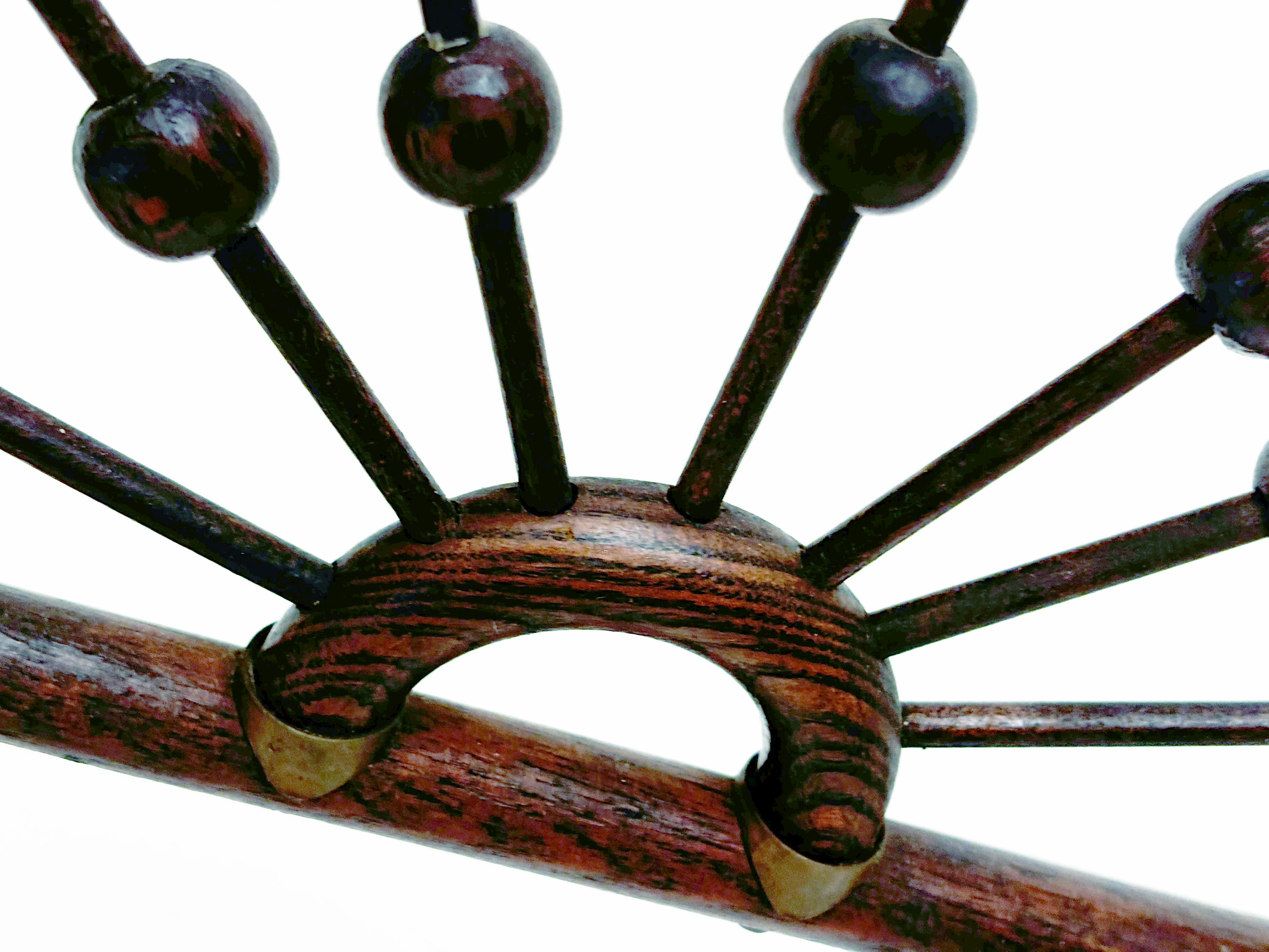 c. 1900 Victorian Oak Sticks and Ball Ornate Easel Stand en vente 8