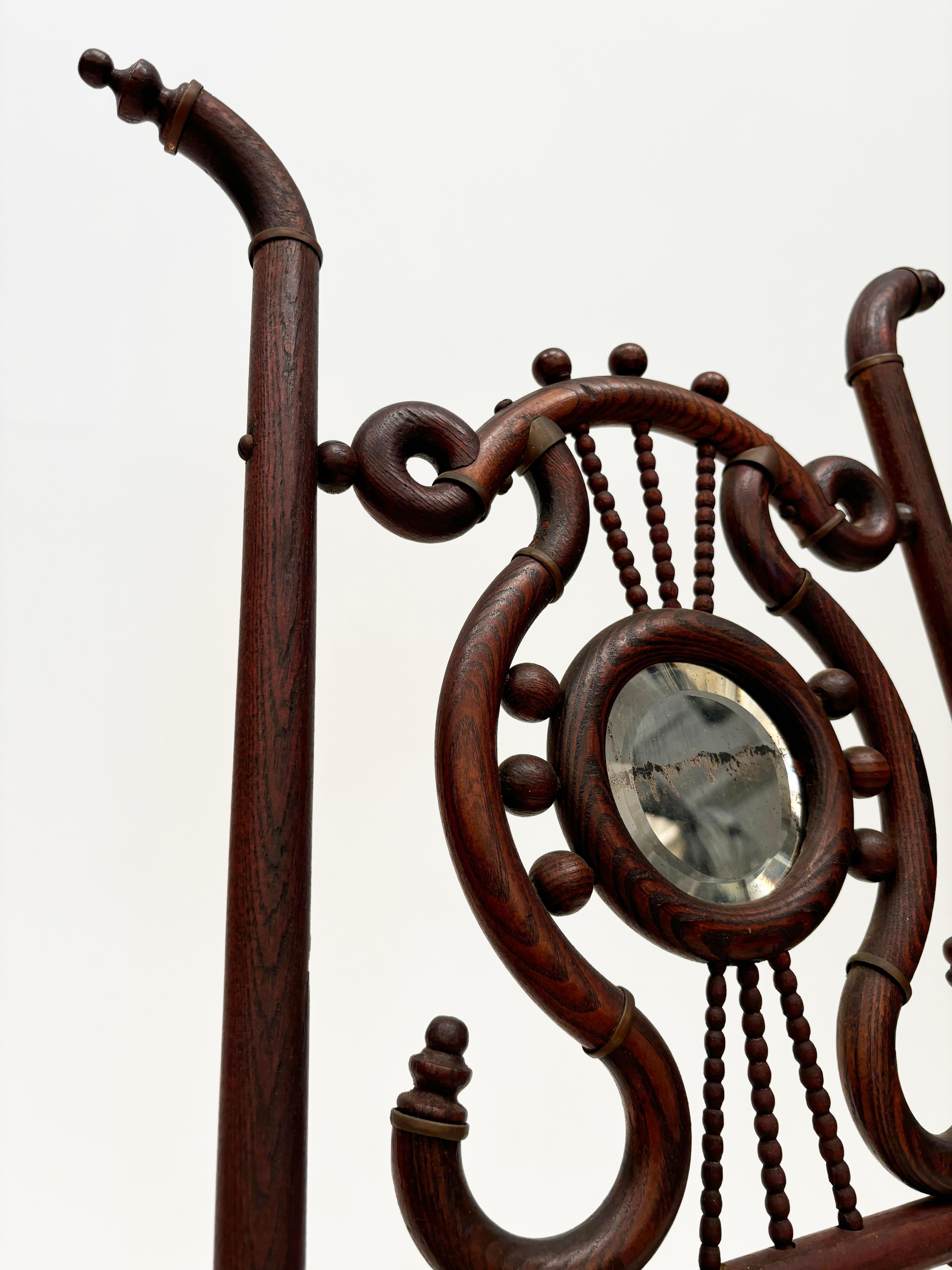 c. 1900 Victorian Oak Sticks and Ball Ornate Easel Stand en vente 1