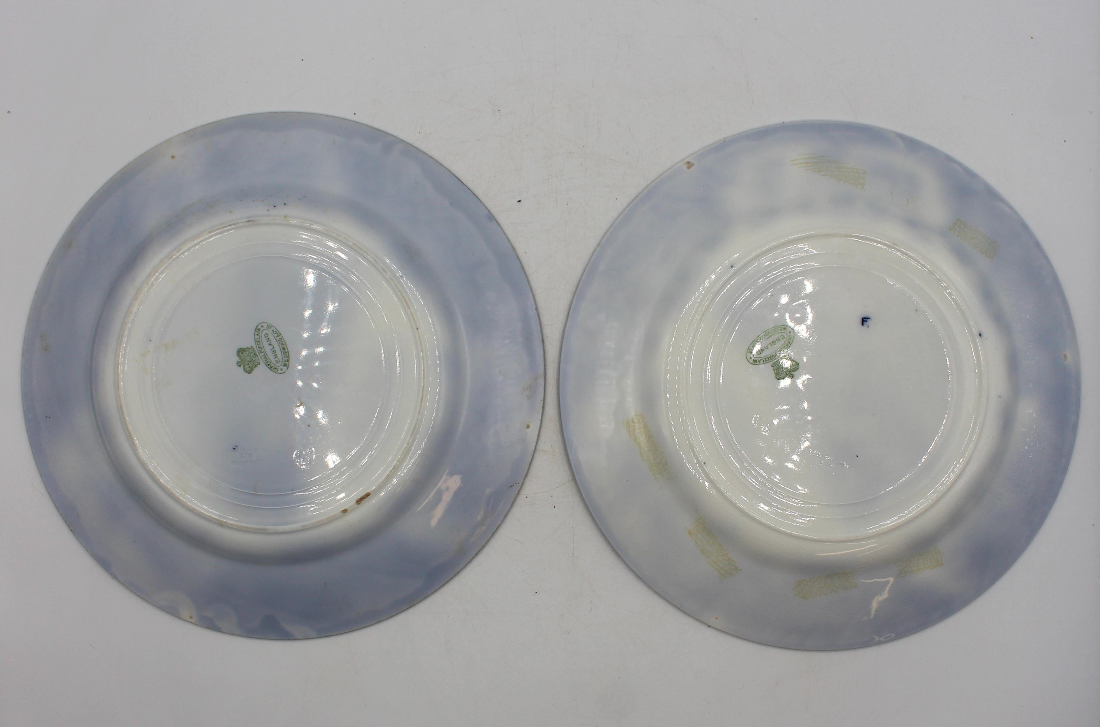 C. 1908 Pair of English Wedgwood Cows Flow Blue Pattern Plates In Good Condition For Sale In Chapel Hill, NC