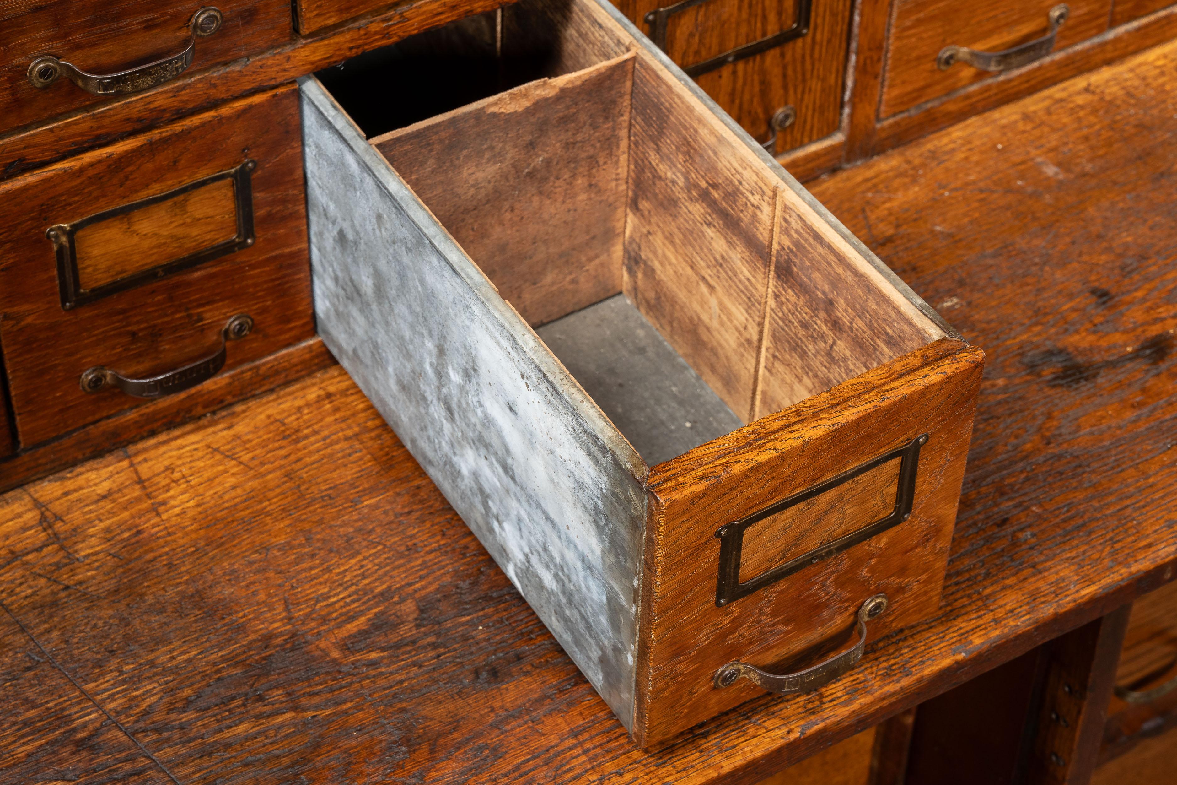 Quercia c. 1910 Massive 266-Drawer Duluth Parts Cabinet in vendita