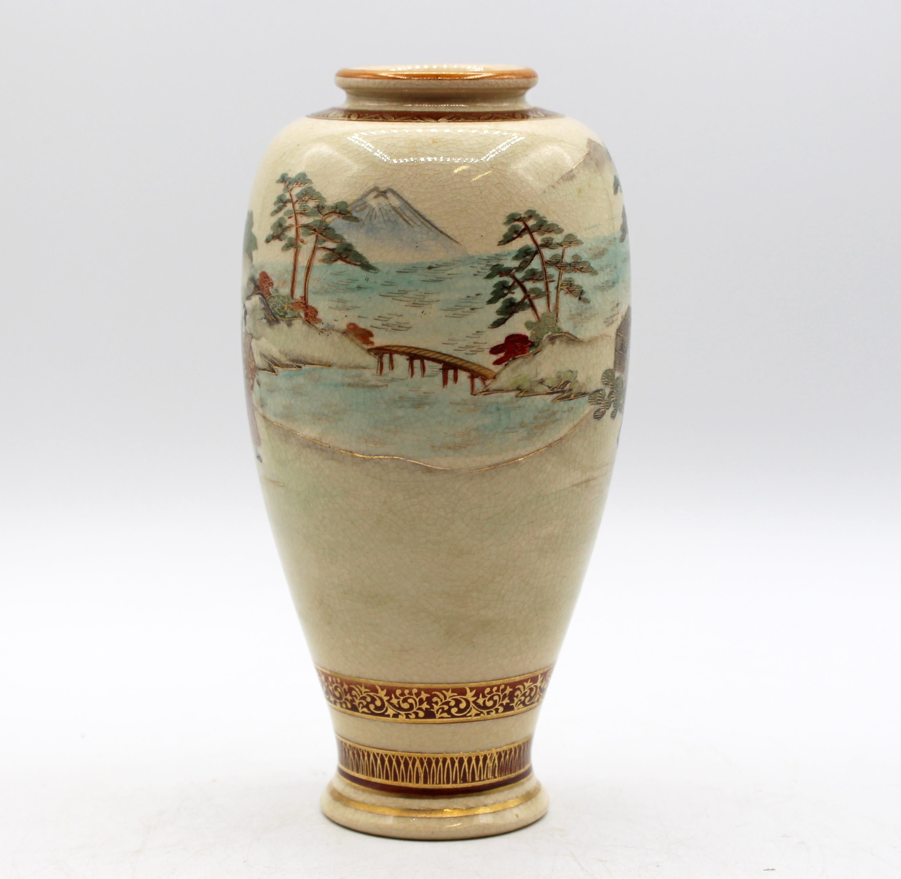 C. 1912-1926 Japanese Satsuma Taisho Period Vase by Kyokuzan Workshop In Good Condition For Sale In Chapel Hill, NC