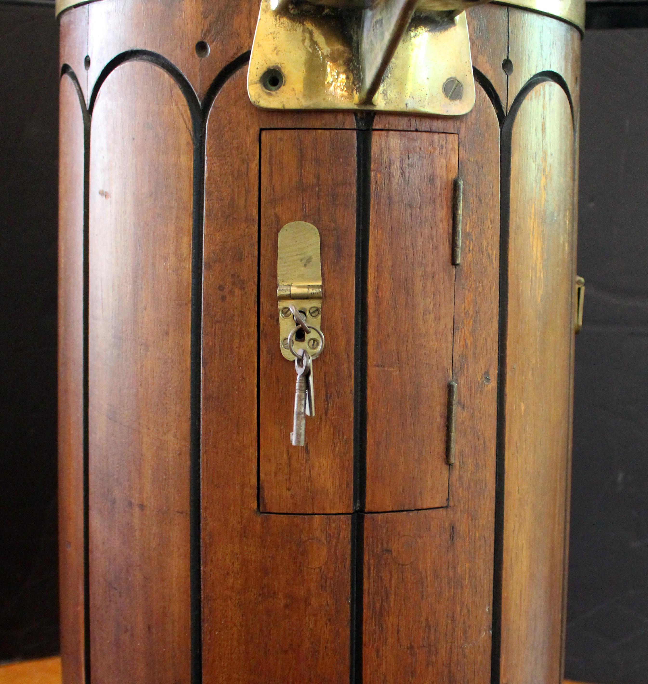 c. 1920-40 Englisches The Pedestal Binnacle aus Teak und Messing im Zustand „Gut“ im Angebot in Chapel Hill, NC