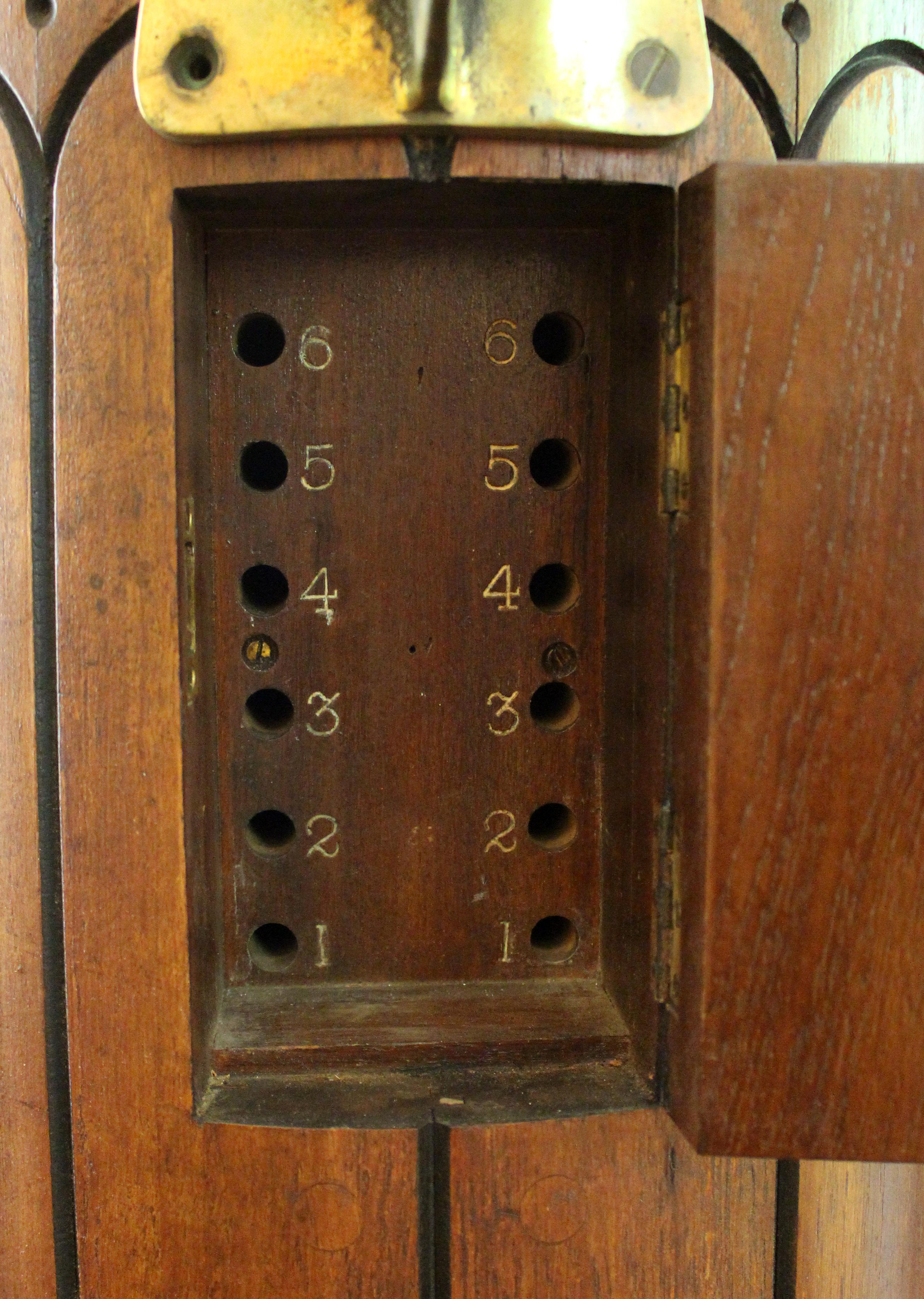c. 1920-40 Englisches The Pedestal Binnacle aus Teak und Messing (20. Jahrhundert) im Angebot