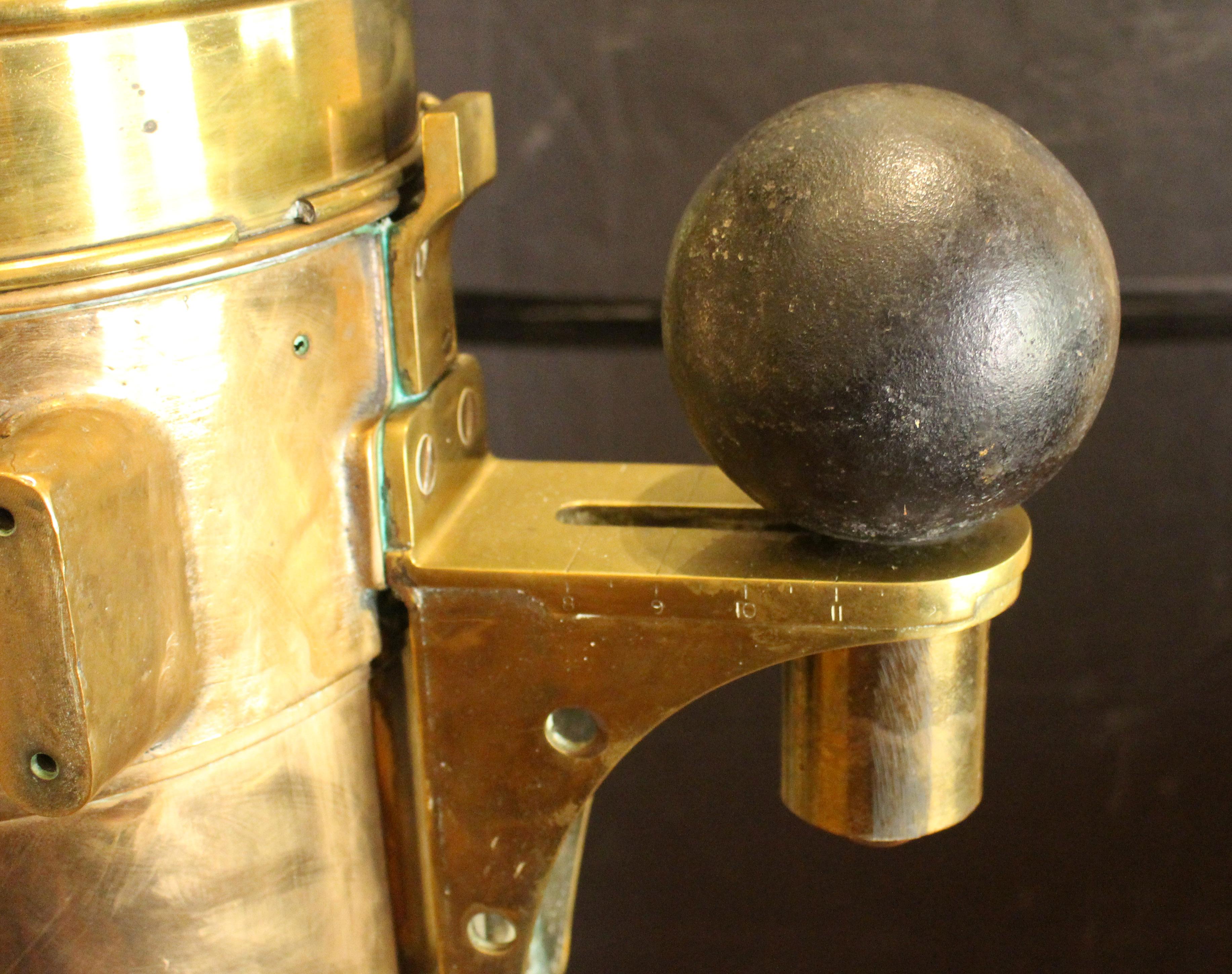 c. 1920-40 Englisches The Pedestal Binnacle aus Teak und Messing im Angebot 4