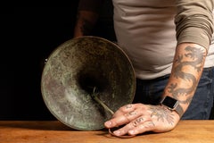 c. 1920 Lámpara de mesa Handel de bronce con pantalla de Stained glass