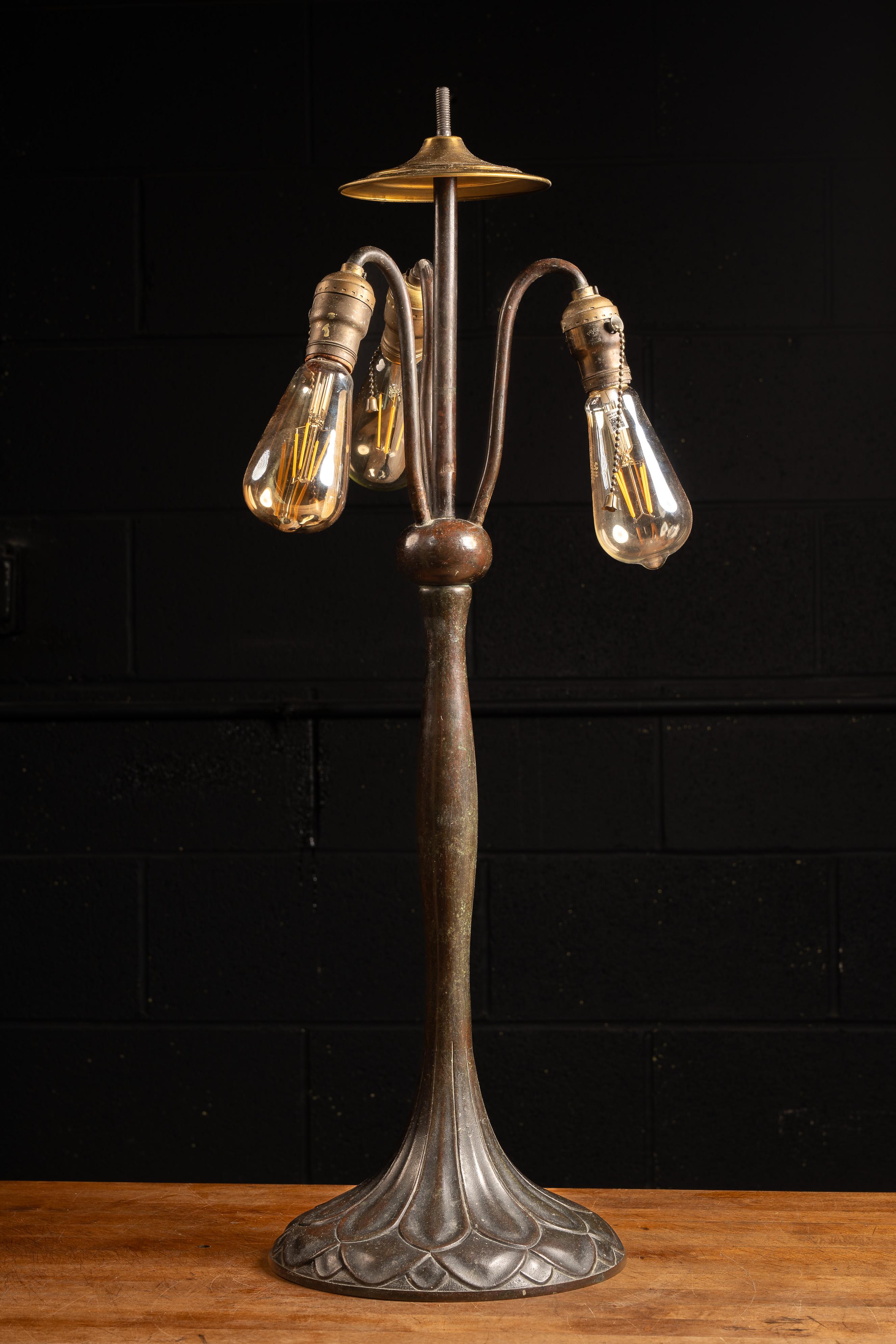 c. 1920 Bronze Handel Table Lamp with Stained Glass Shade In Good Condition For Sale In Dekalb, IL