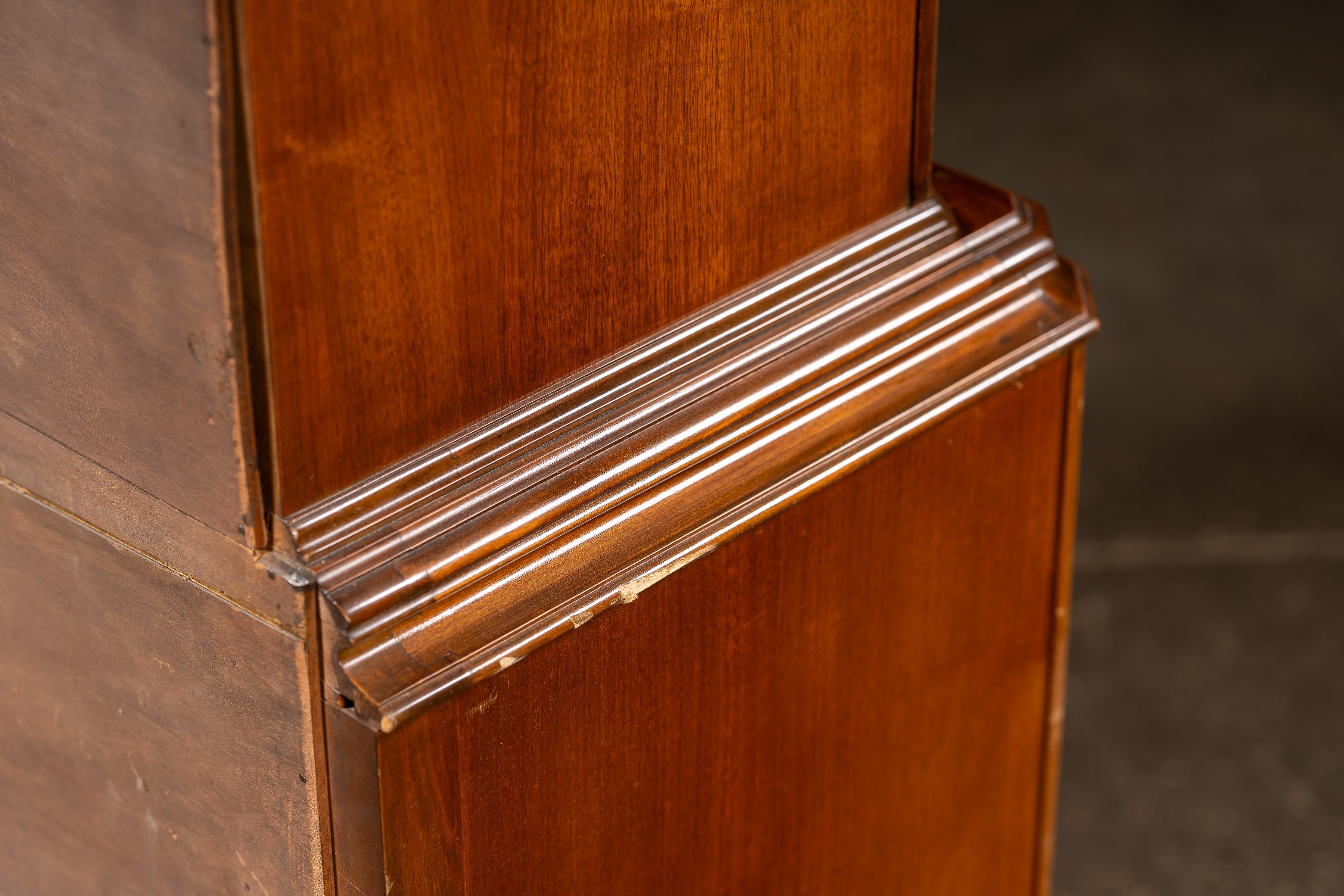 c. 1920 Rococo Revival Arched-Top Cabinet in vendita 10