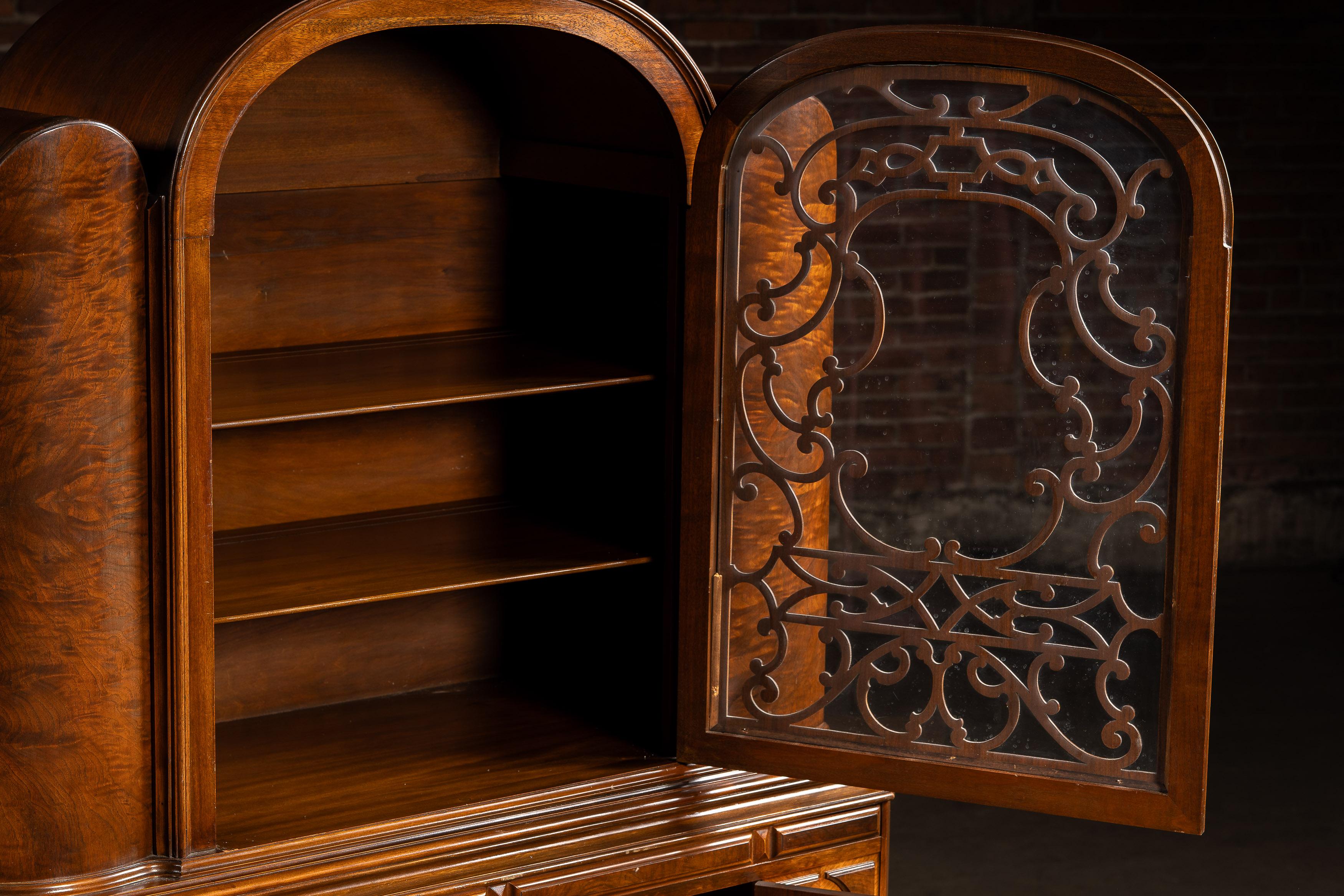 c. 1920 Rococo Revival Arched-Top Cabinet In condizioni buone in vendita a Dekalb, IL