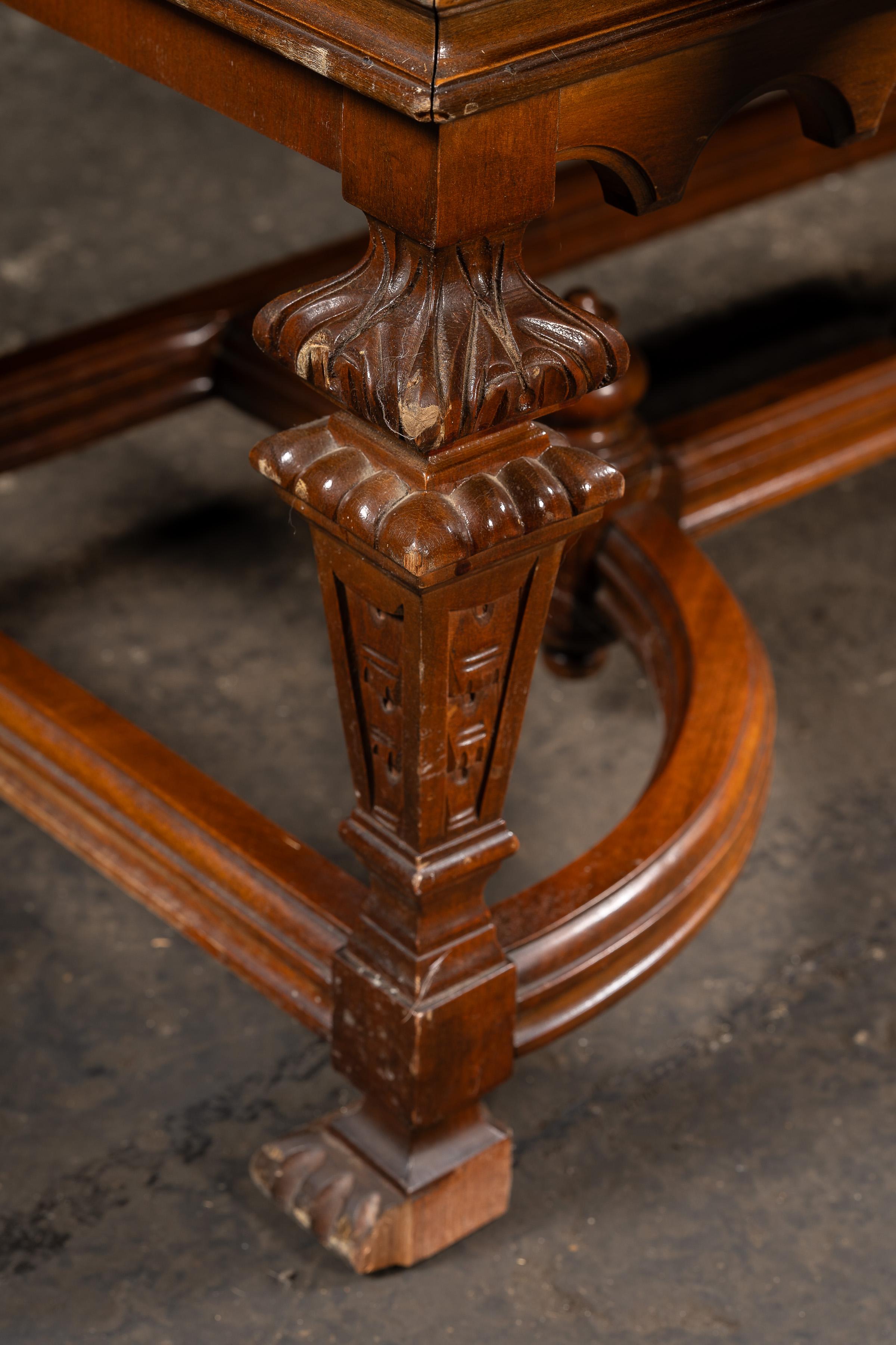 Inizio XX secolo c. 1920 Rococo Revival Arched-Top Cabinet in vendita