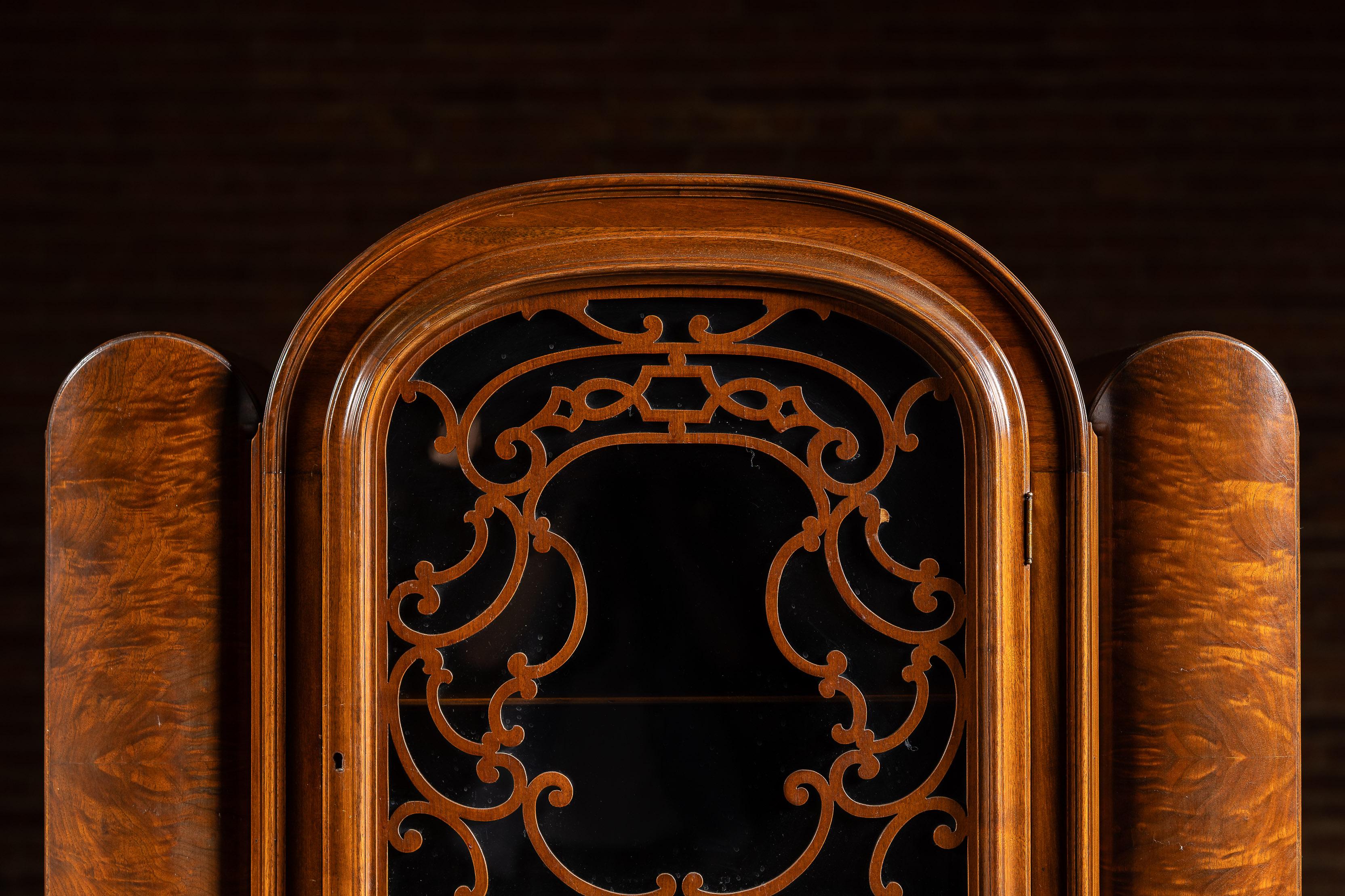 c. 1920 Rococo Revival Arched-Top Cabinet in vendita 2
