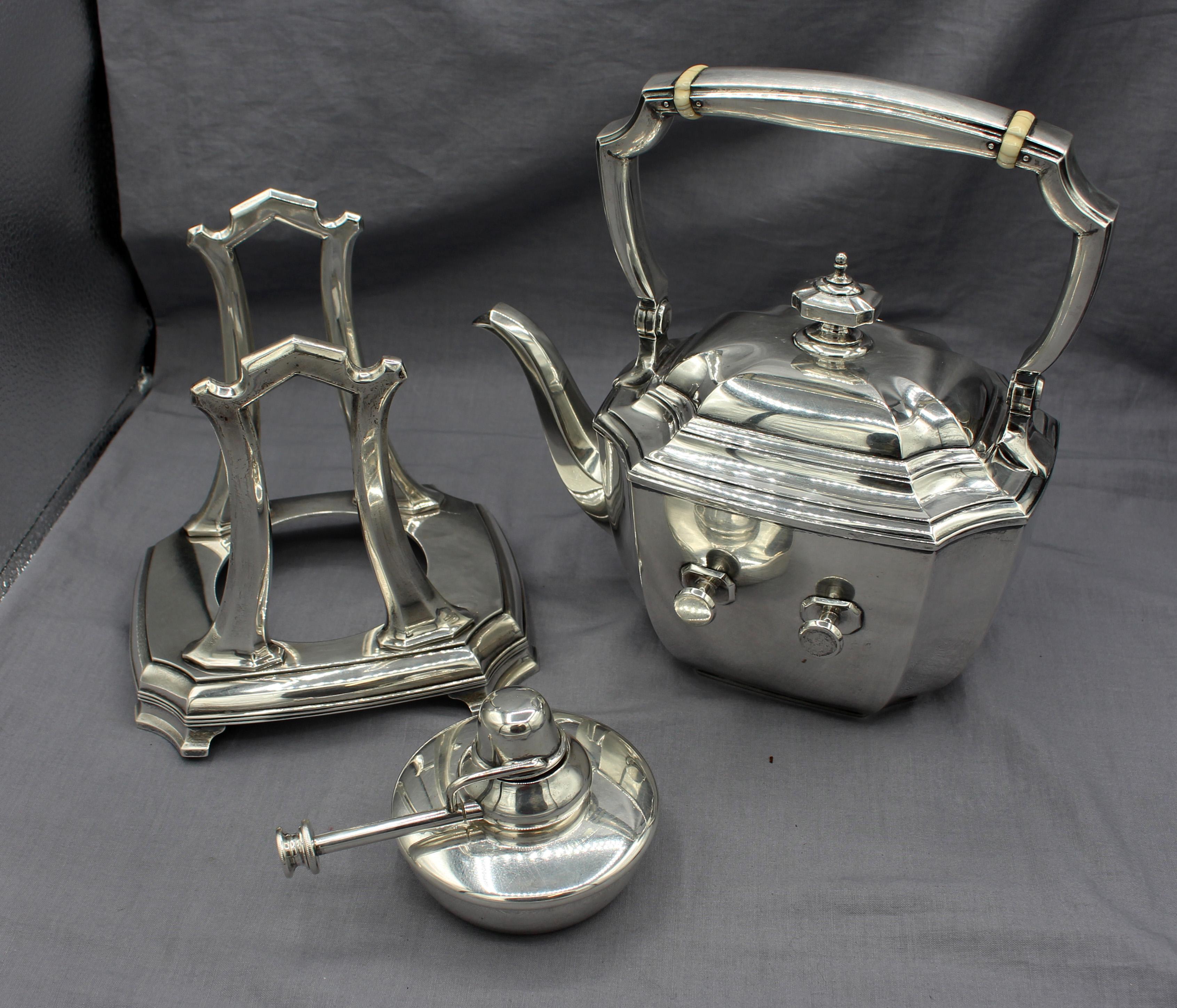 Américain c. 1920s-30s 4-Pieces Sterling Silver Tea Service by Tiffany en vente